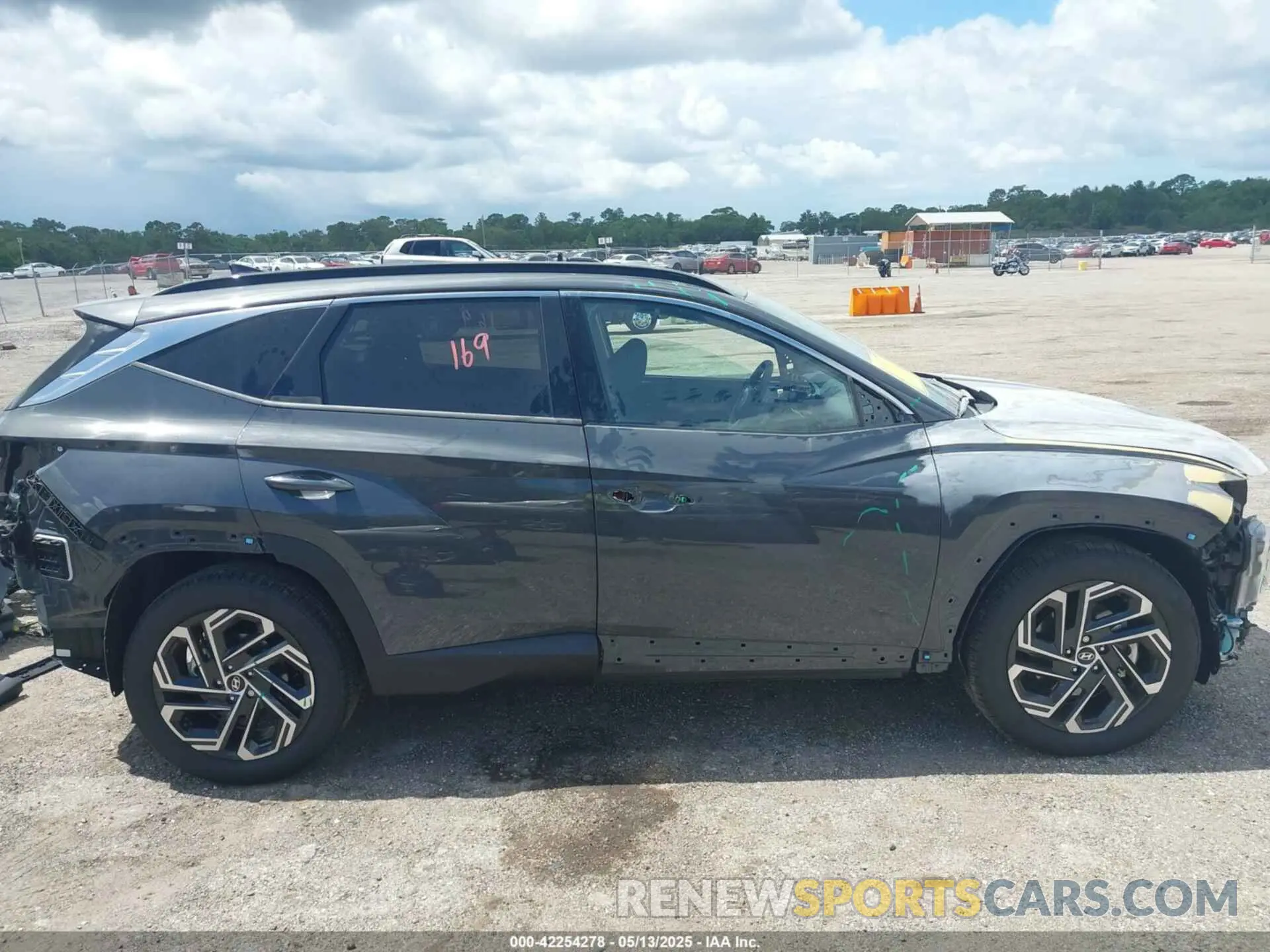 14 Photograph of a damaged car 5NMJE3DE2SH538179 HYUNDAI TUCSON 2025