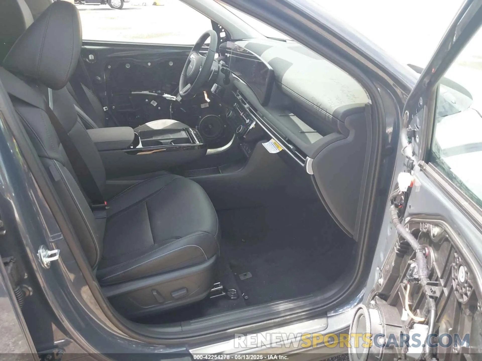 5 Photograph of a damaged car 5NMJE3DE2SH538179 HYUNDAI TUCSON 2025