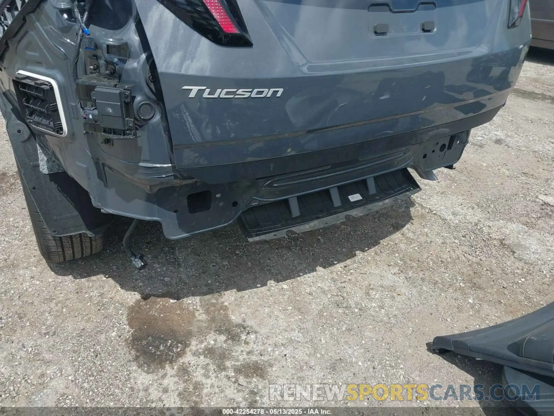 6 Photograph of a damaged car 5NMJE3DE2SH538179 HYUNDAI TUCSON 2025