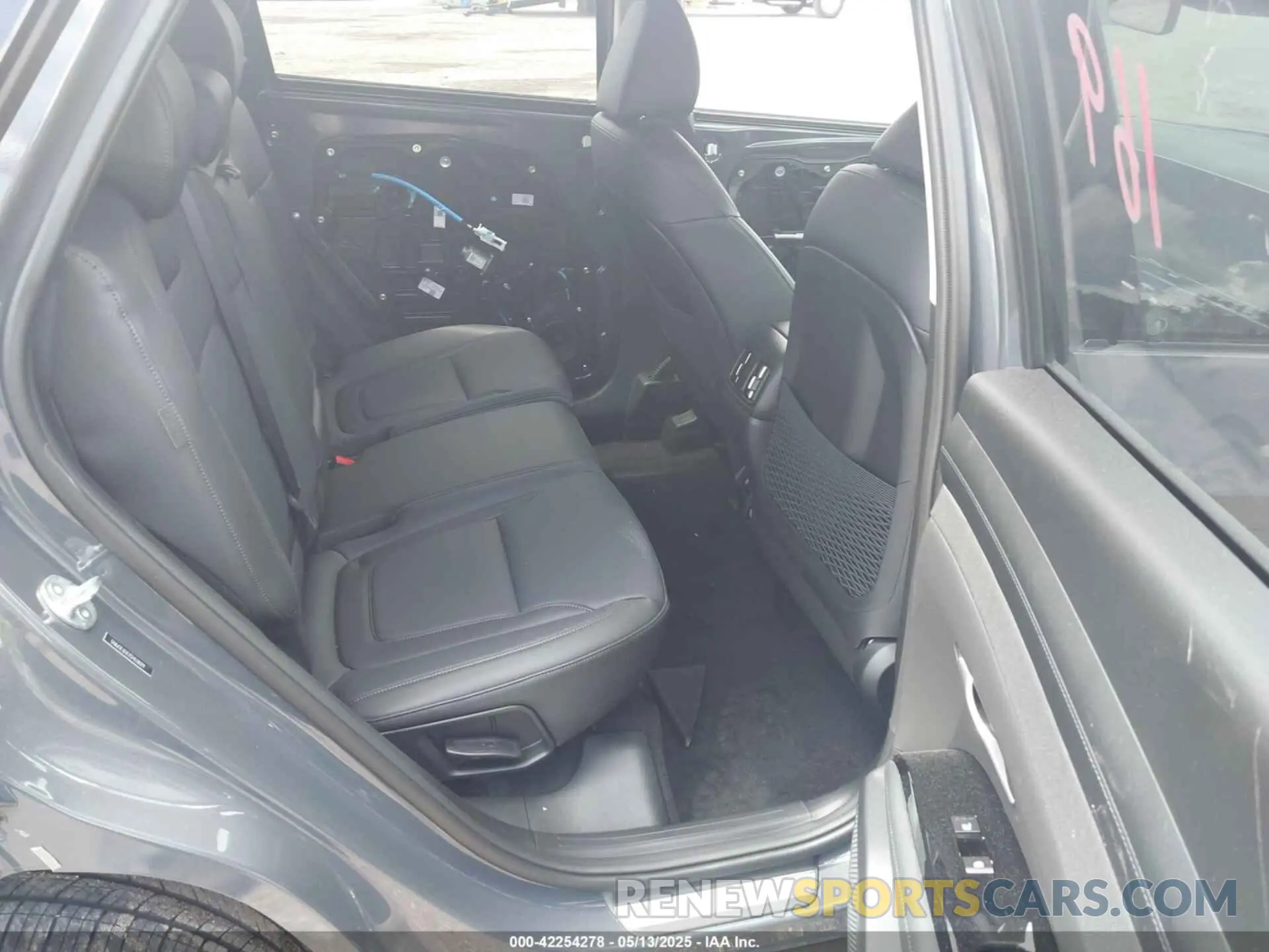 8 Photograph of a damaged car 5NMJE3DE2SH538179 HYUNDAI TUCSON 2025