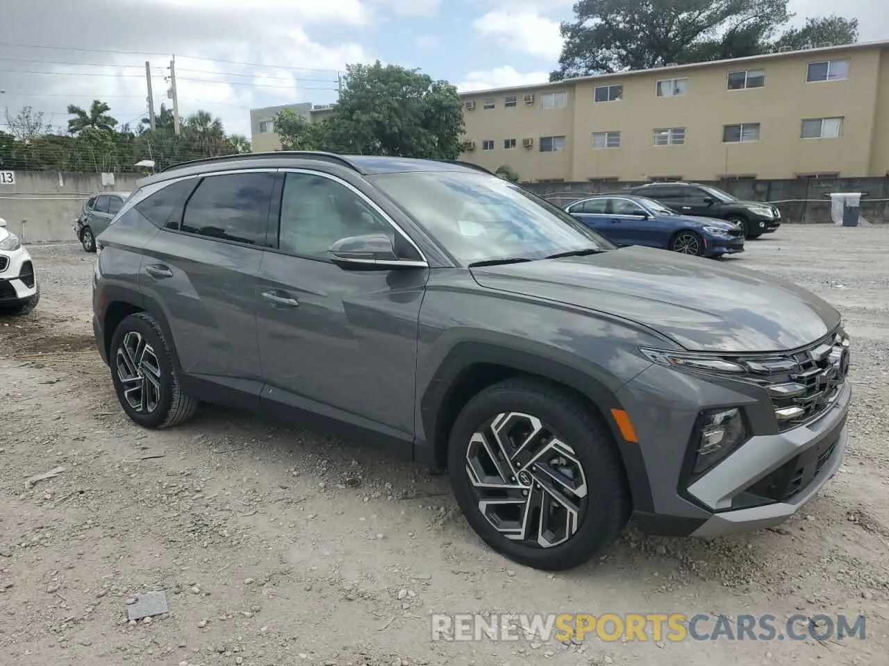 4 Photograph of a damaged car 5NMJE3DE3SH495133 HYUNDAI TUCSON 2025