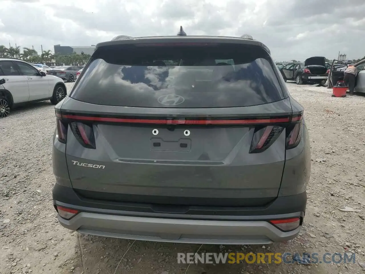 6 Photograph of a damaged car 5NMJE3DE3SH495133 HYUNDAI TUCSON 2025