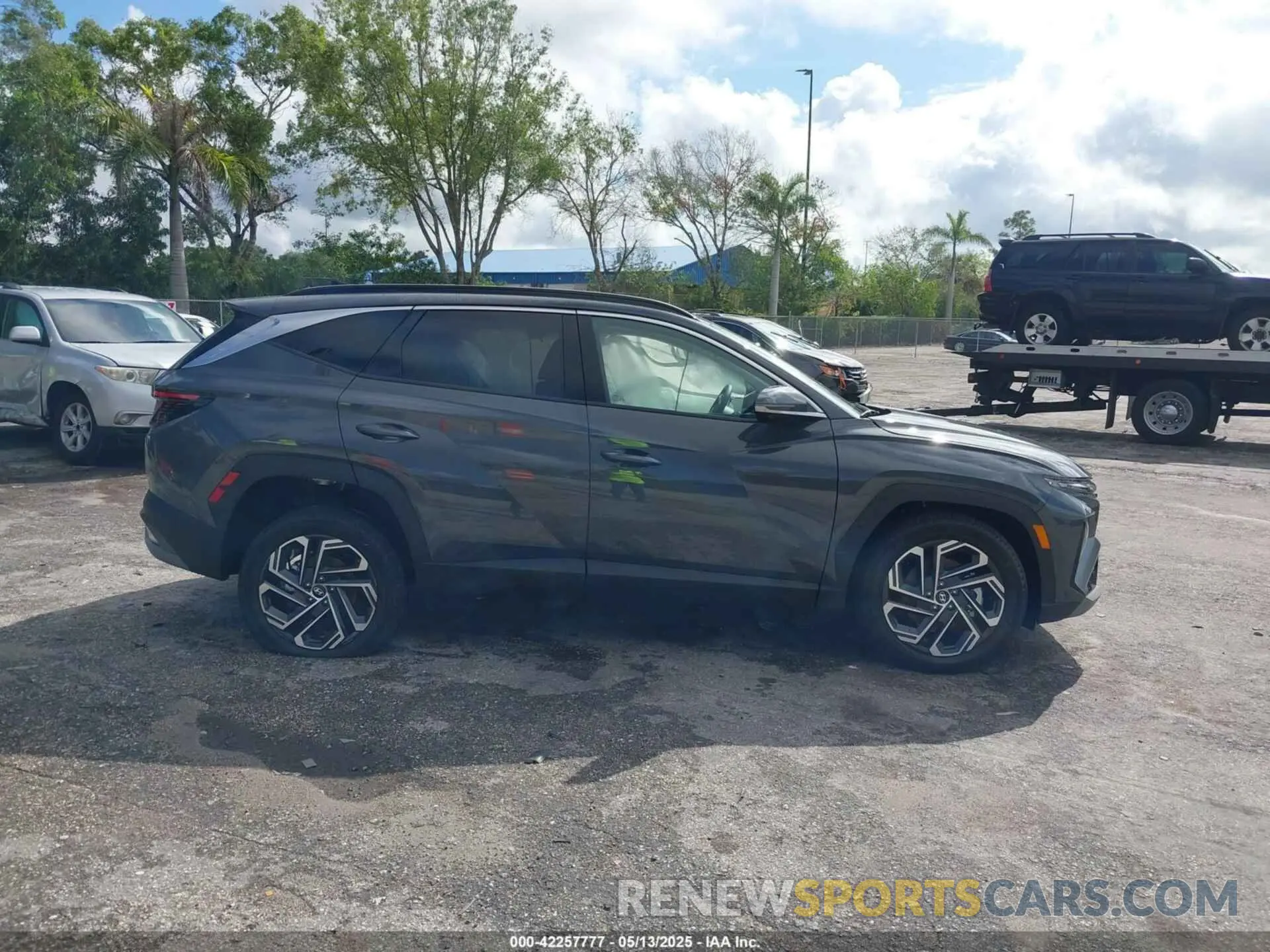 13 Photograph of a damaged car 5NMJECDE6SH554157 HYUNDAI TUCSON 2025