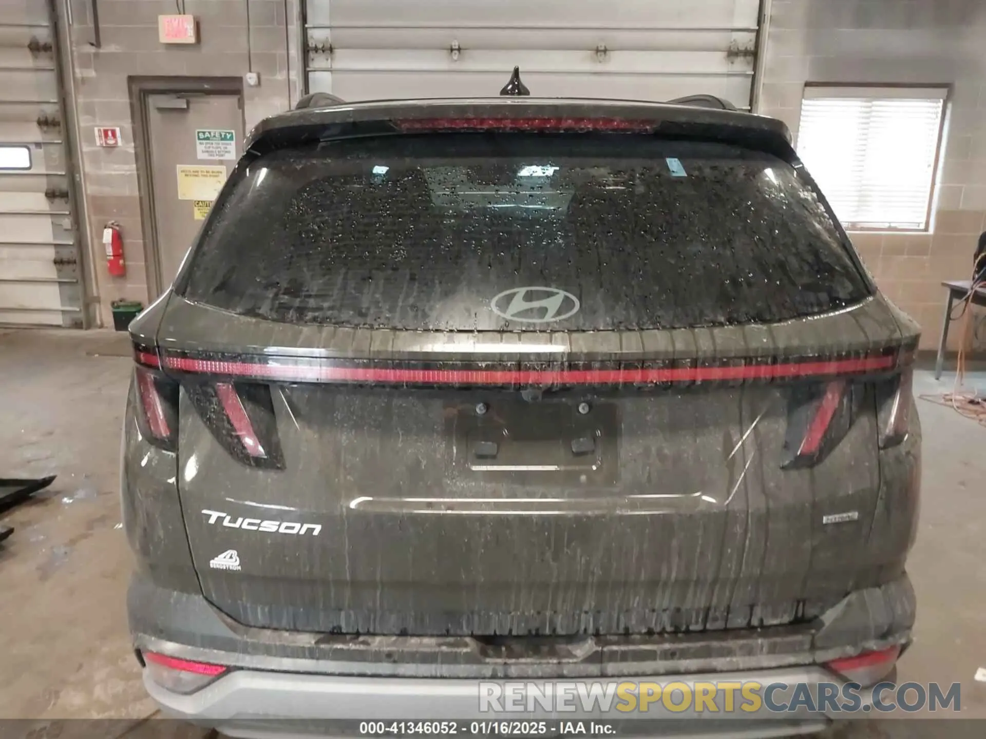 17 Photograph of a damaged car 5NMJECDE7SH493580 HYUNDAI TUCSON 2025