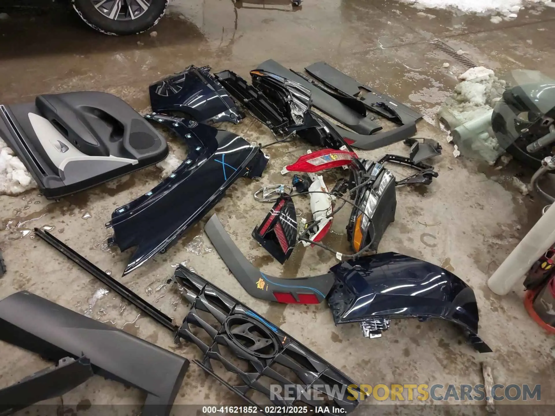18 Photograph of a damaged car KM8JBCA11NU052241 HYUNDAI TUCSON HYBRID 2022