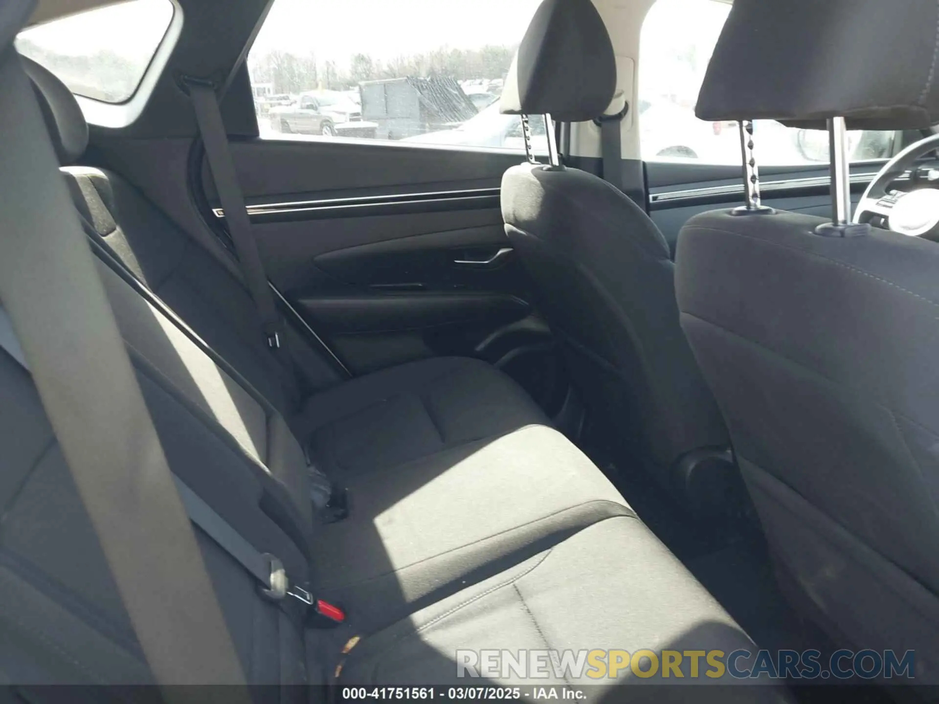 8 Photograph of a damaged car KM8JBCA15NU018979 HYUNDAI TUCSON HYBRID 2022