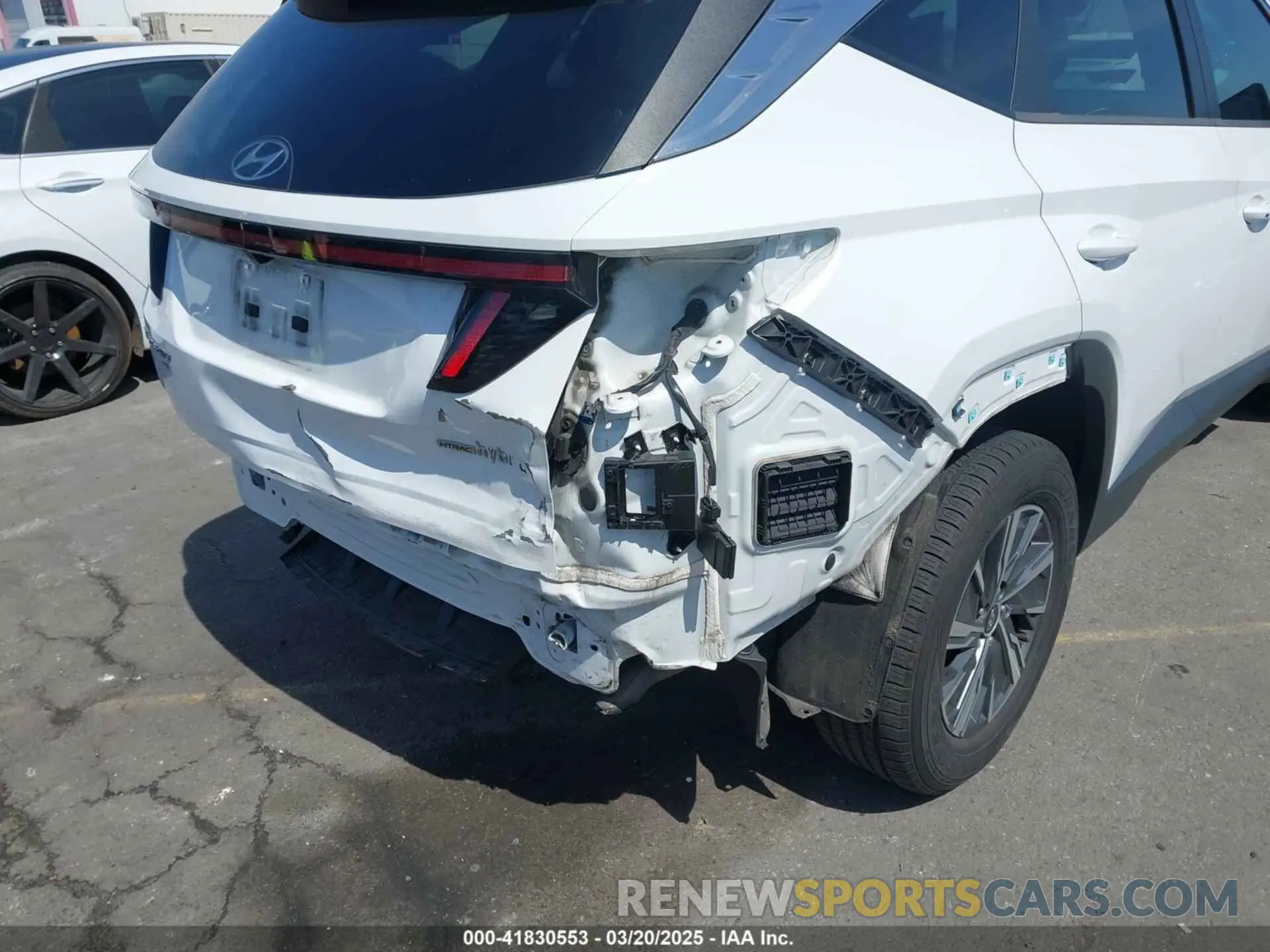 18 Photograph of a damaged car KM8JBCA19NU022291 HYUNDAI TUCSON HYBRID 2022