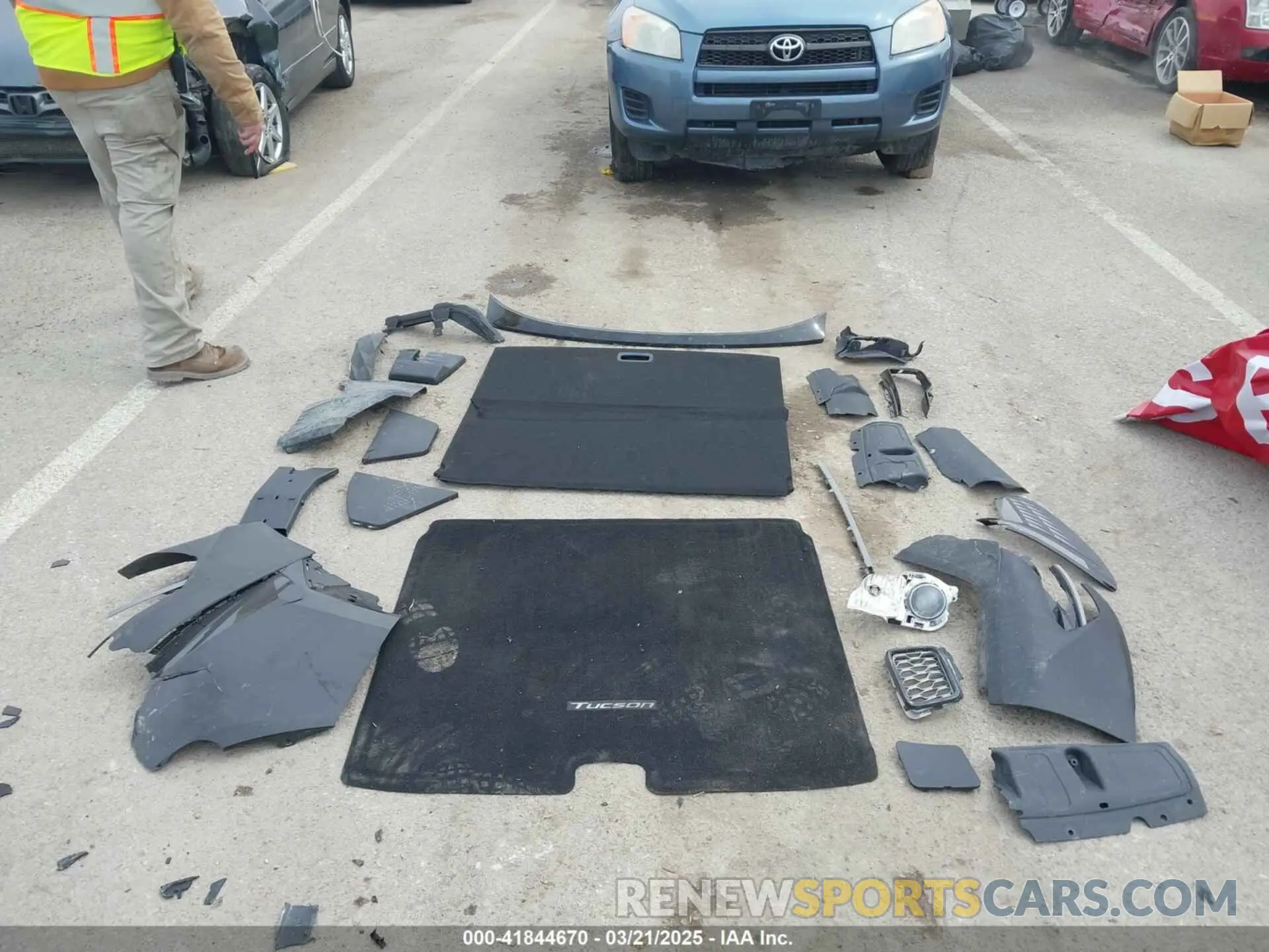 12 Photograph of a damaged car KM8JFCA17NU041846 HYUNDAI TUCSON HYBRID 2022