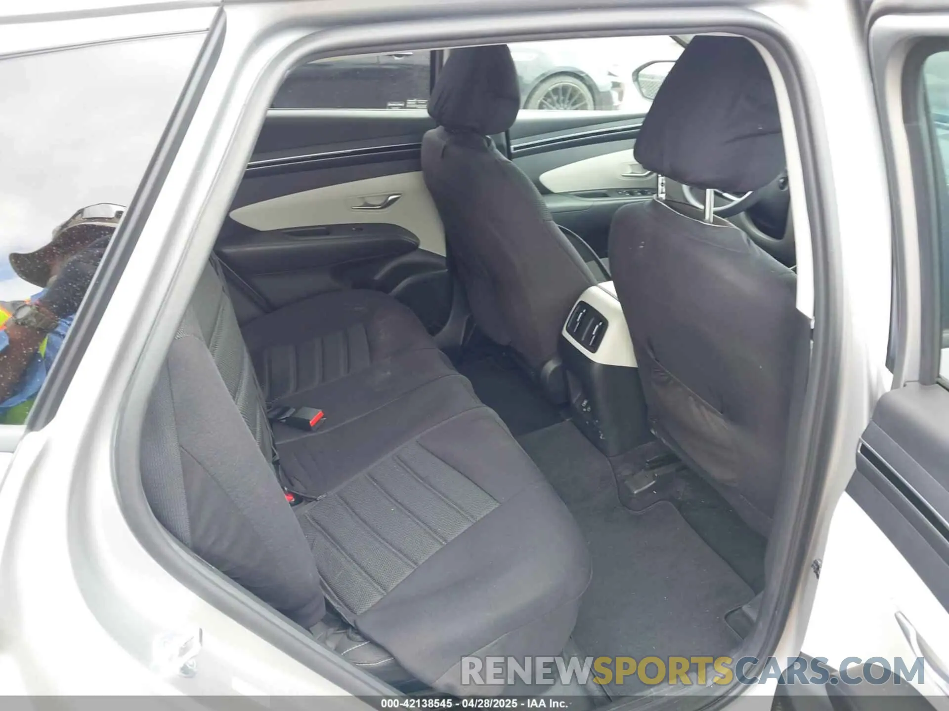 8 Photograph of a damaged car KM8JBCA16PU097422 HYUNDAI TUCSON HYBRID 2023