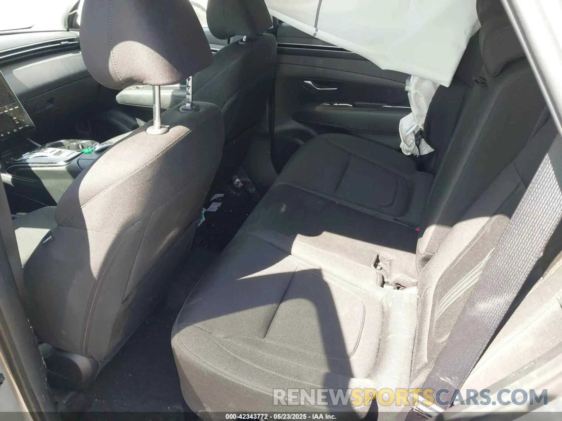 8 Photograph of a damaged car KM8JBCD11RU192226 HYUNDAI TUCSON HYBRID 2024