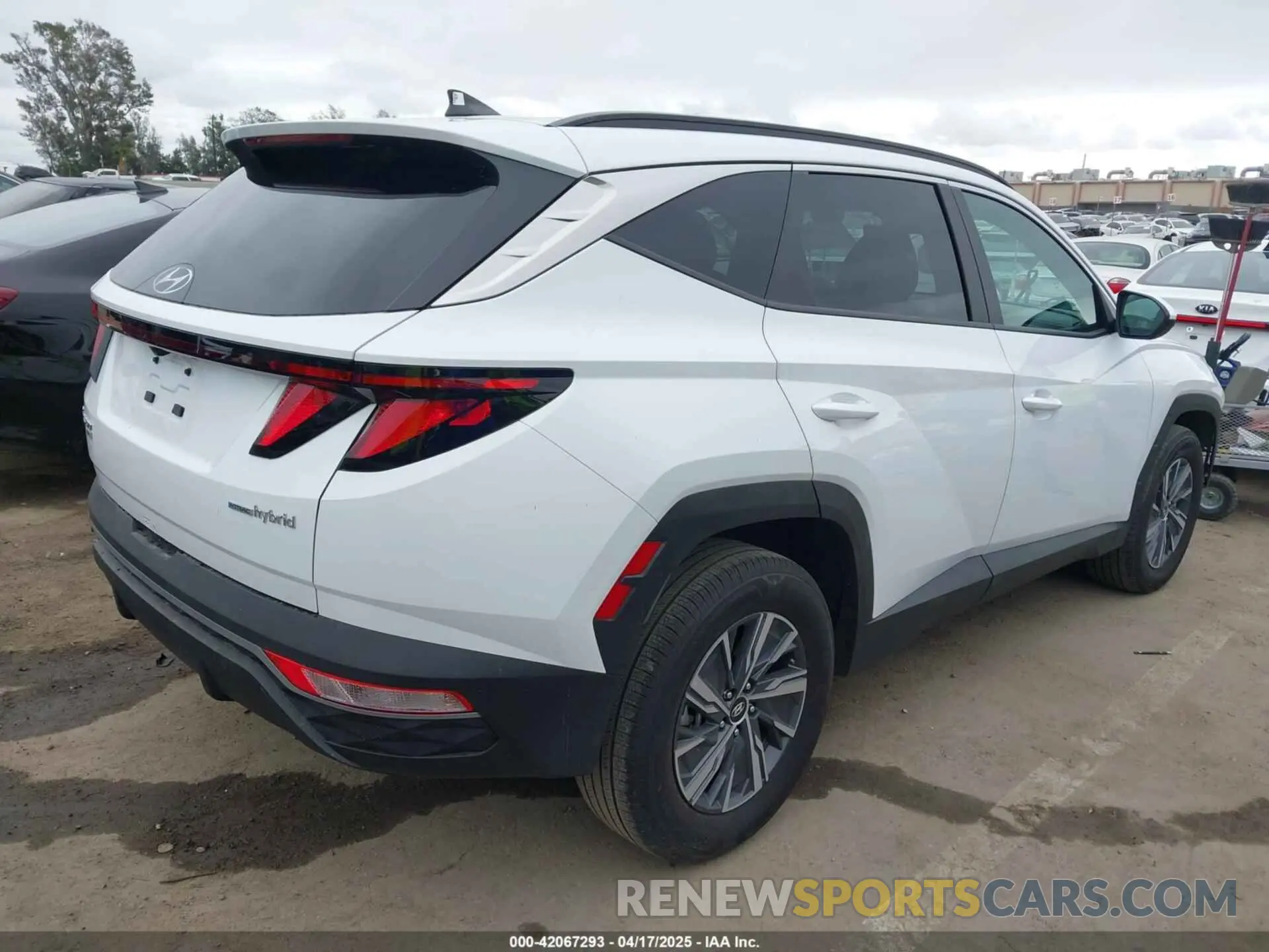 4 Photograph of a damaged car KM8JBCD11RU205511 HYUNDAI TUCSON HYBRID 2024