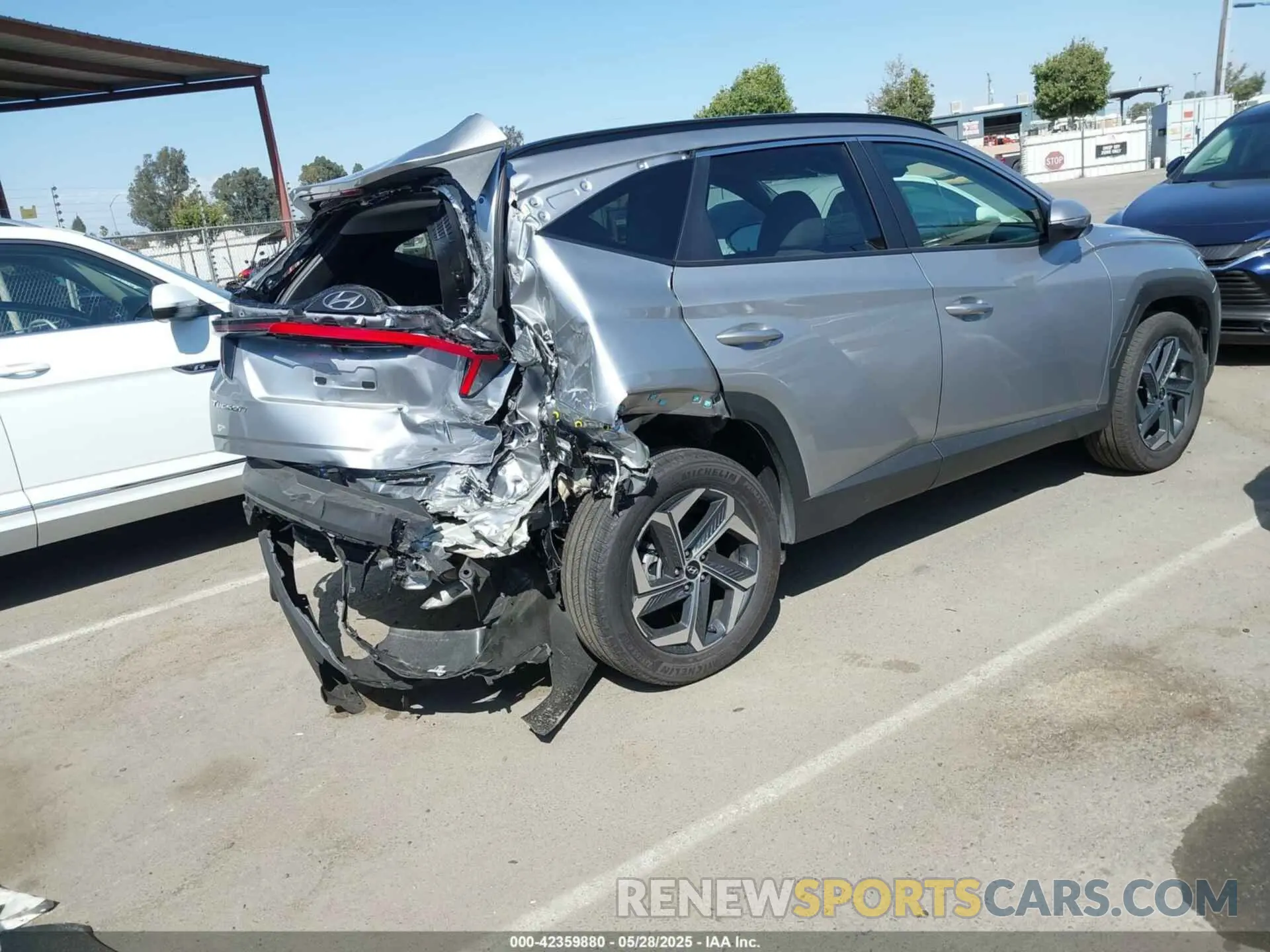 4 Photograph of a damaged car KM8JCCD11RU237100 HYUNDAI TUCSON HYBRID 2024