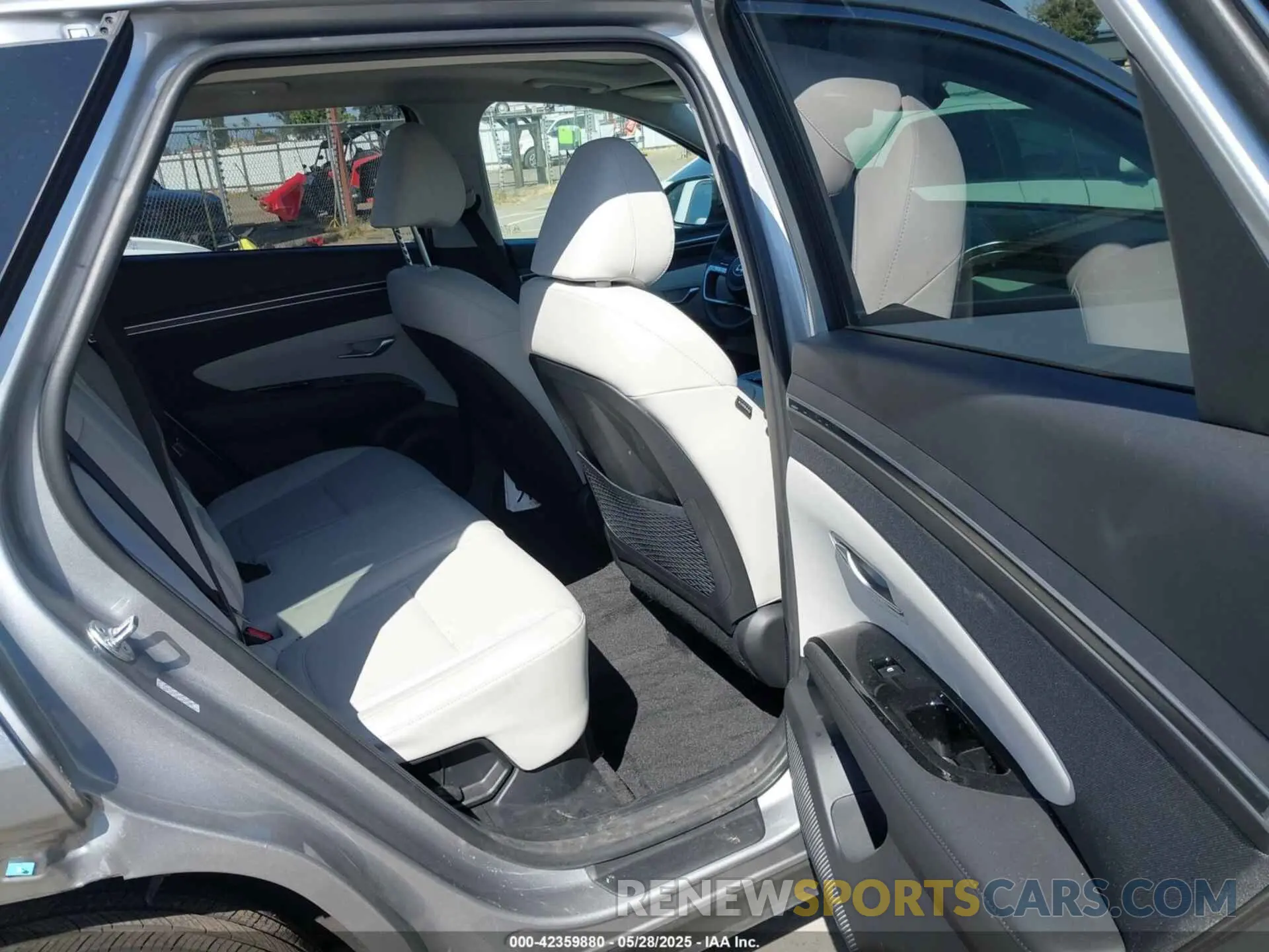 8 Photograph of a damaged car KM8JCCD11RU237100 HYUNDAI TUCSON HYBRID 2024