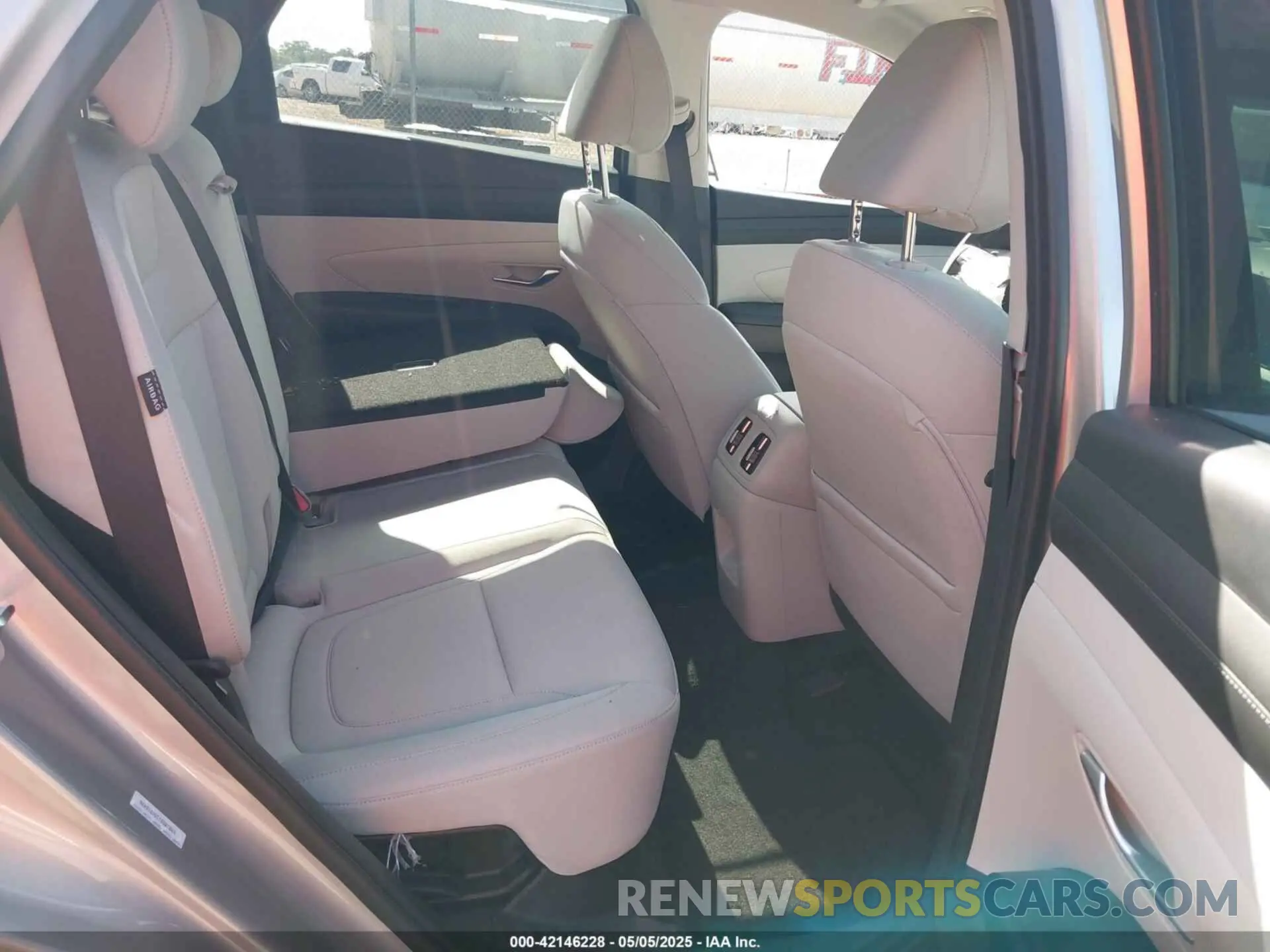 8 Photograph of a damaged car KM8JBDD11SU316426 HYUNDAI TUCSON HYBRID 2025