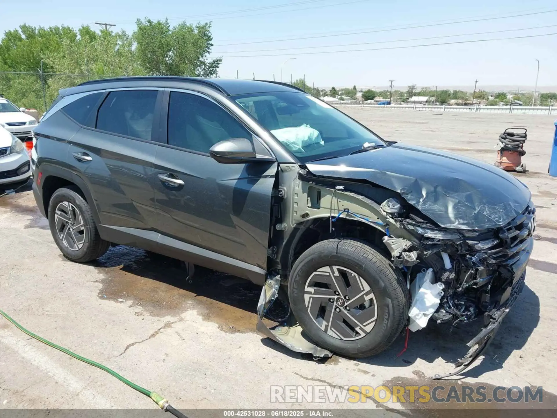 13 Photograph of a damaged car KM8JBDD1XSU273205 HYUNDAI TUCSON HYBRID 2025