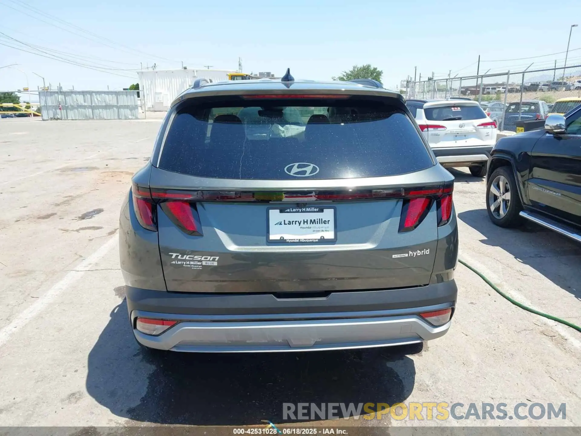 16 Photograph of a damaged car KM8JBDD1XSU273205 HYUNDAI TUCSON HYBRID 2025