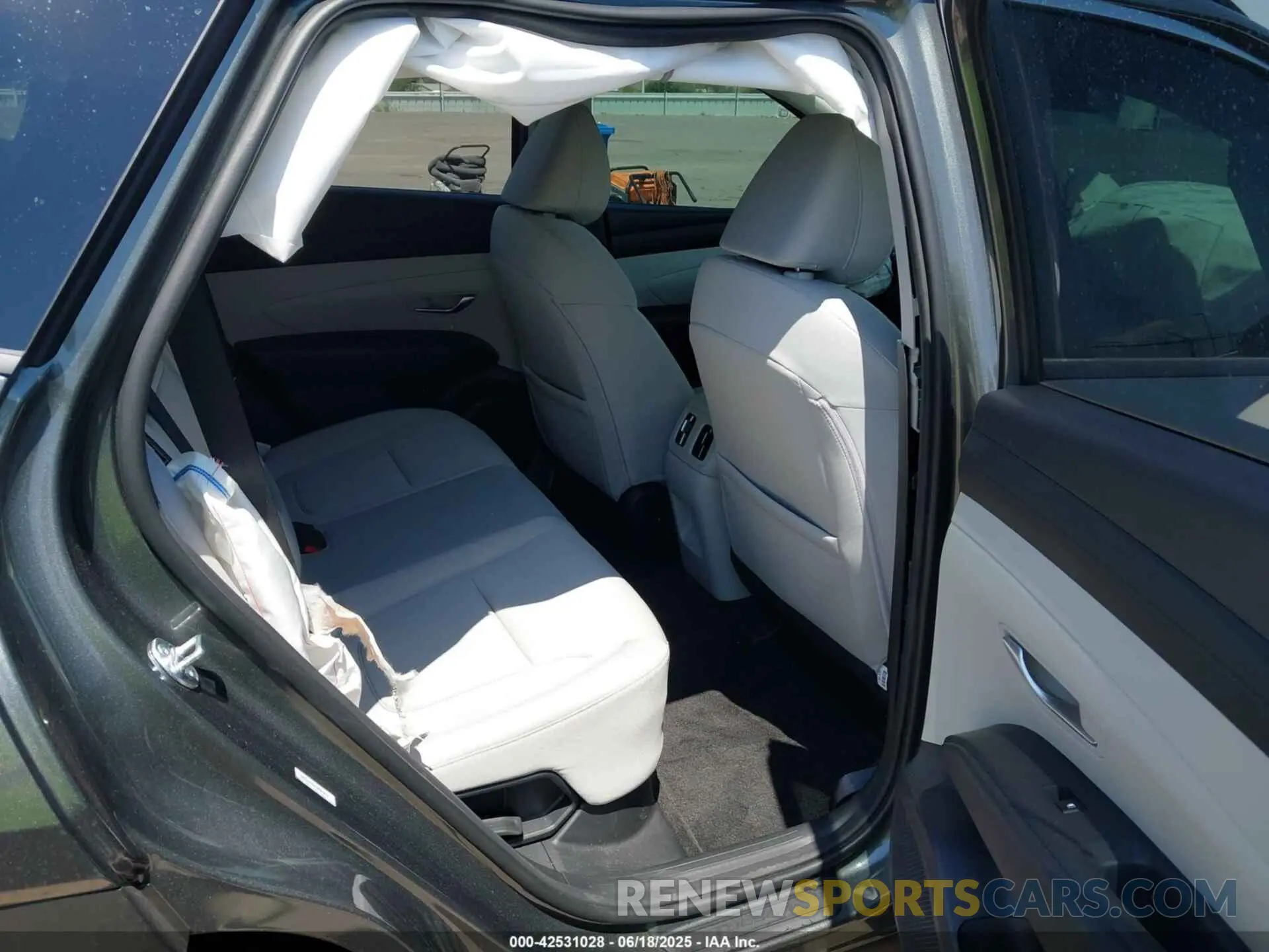 8 Photograph of a damaged car KM8JBDD1XSU273205 HYUNDAI TUCSON HYBRID 2025