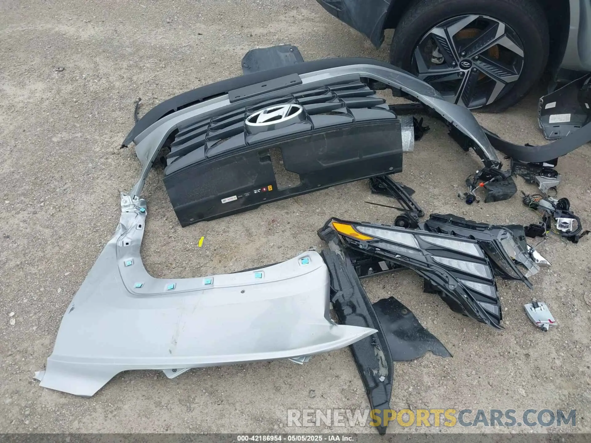 12 Photograph of a damaged car KM8JBDD29RU211717 HYUNDAI TUCSON PLUG-IN HYBRID 2024
