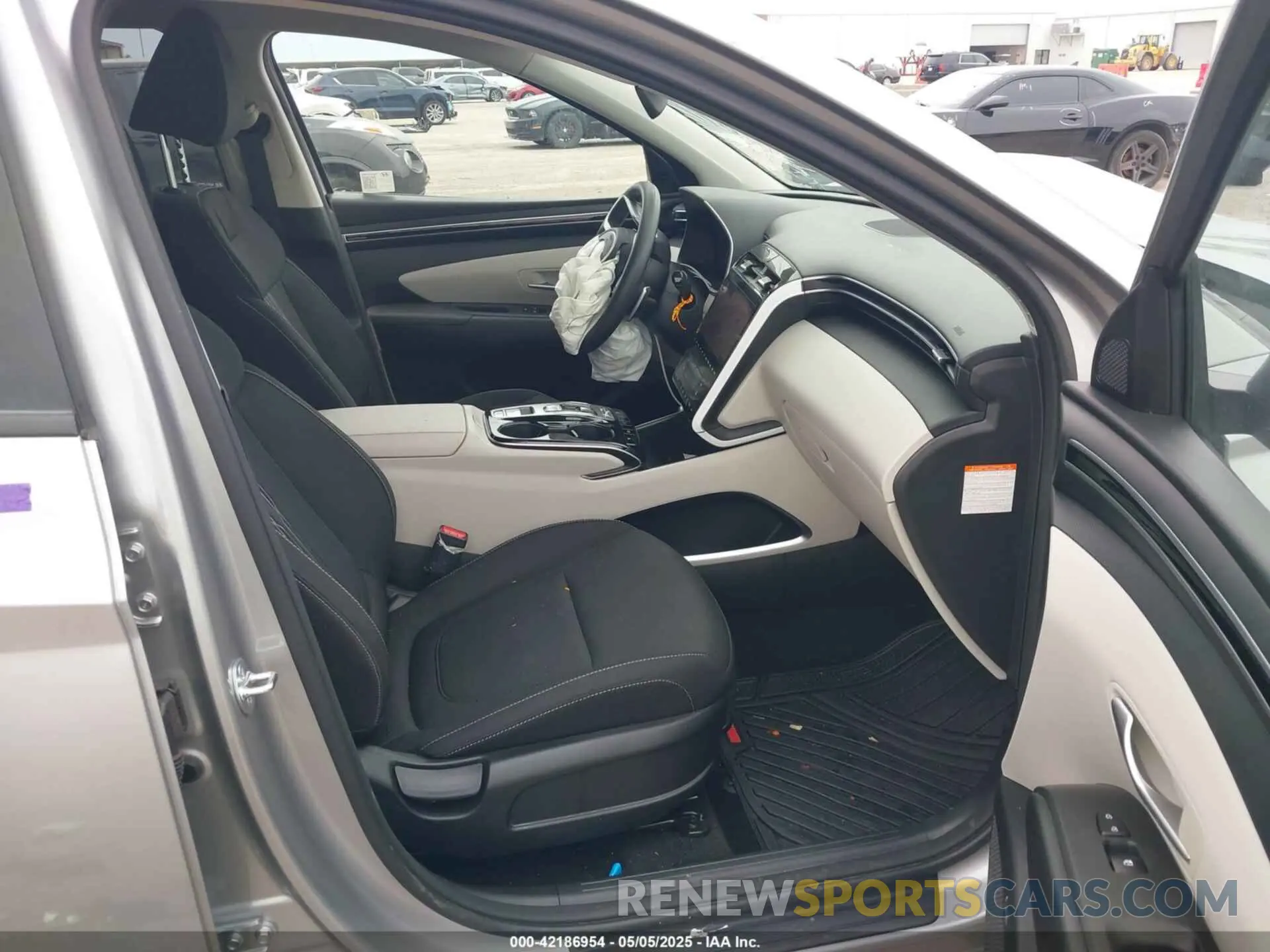 5 Photograph of a damaged car KM8JBDD29RU211717 HYUNDAI TUCSON PLUG-IN HYBRID 2024