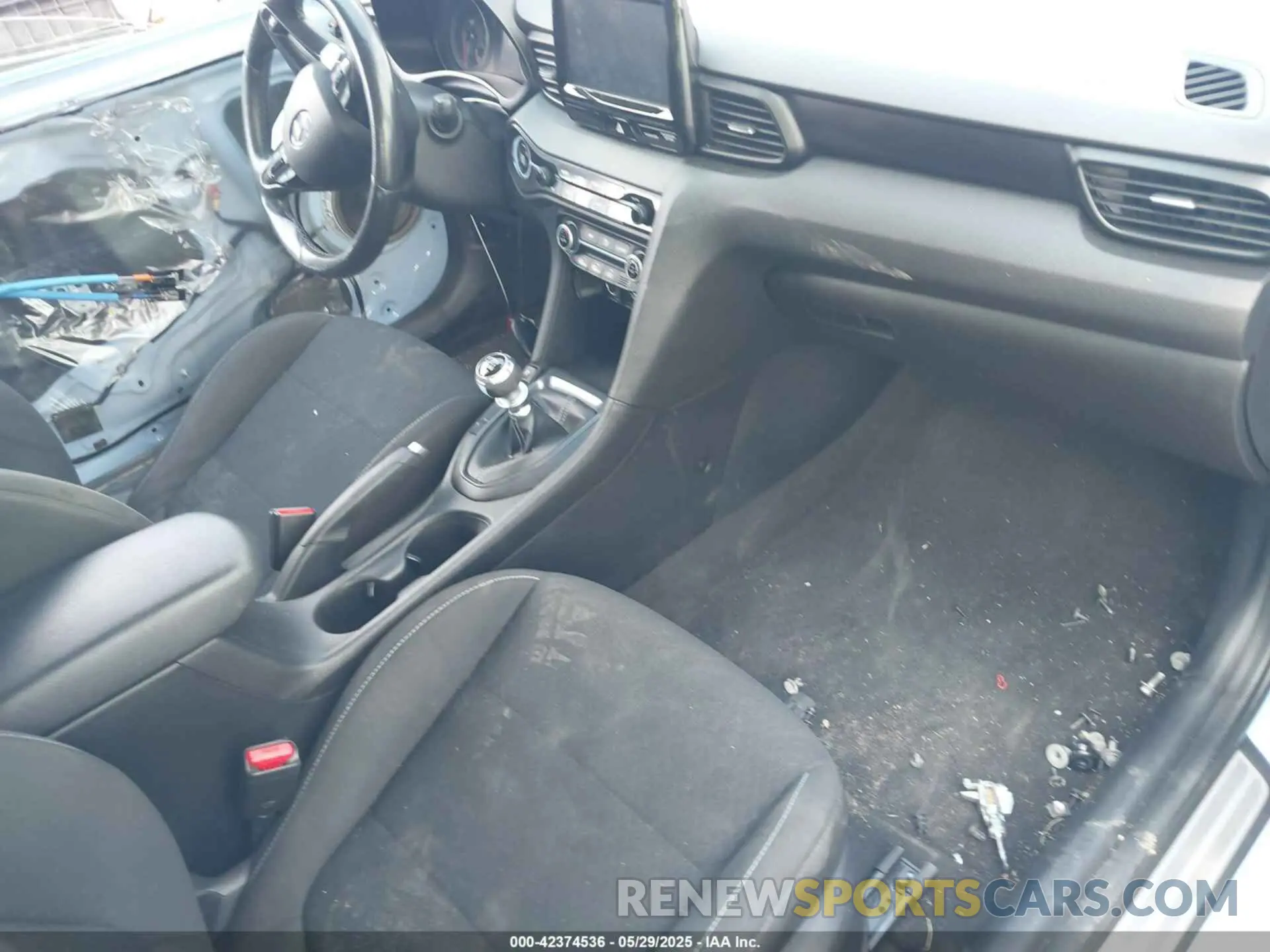 5 Photograph of a damaged car KMHT36AH1KU001466 HYUNDAI VELOSTER 2019
