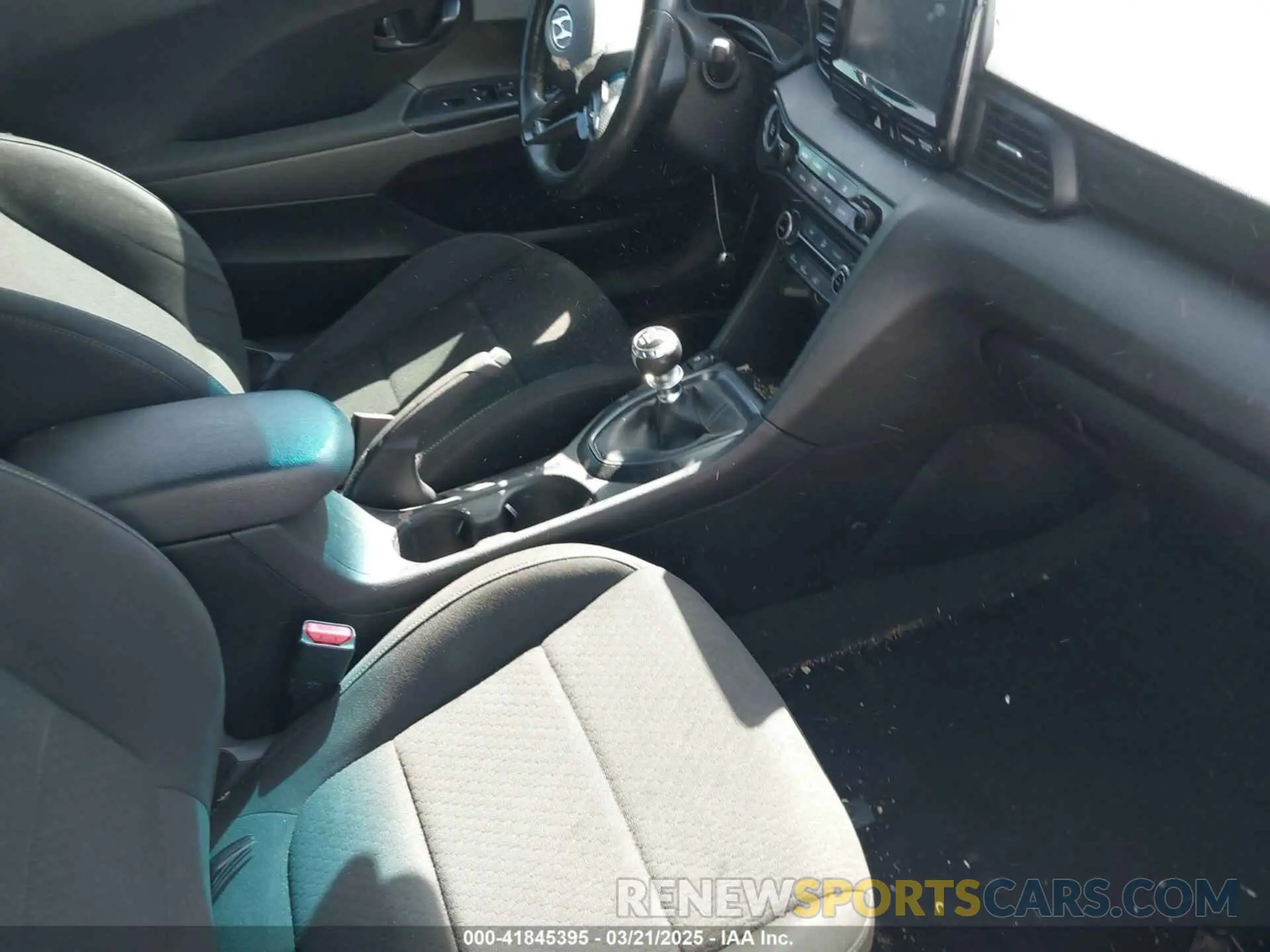 5 Photograph of a damaged car KMHT36AH3KU002747 HYUNDAI VELOSTER 2019