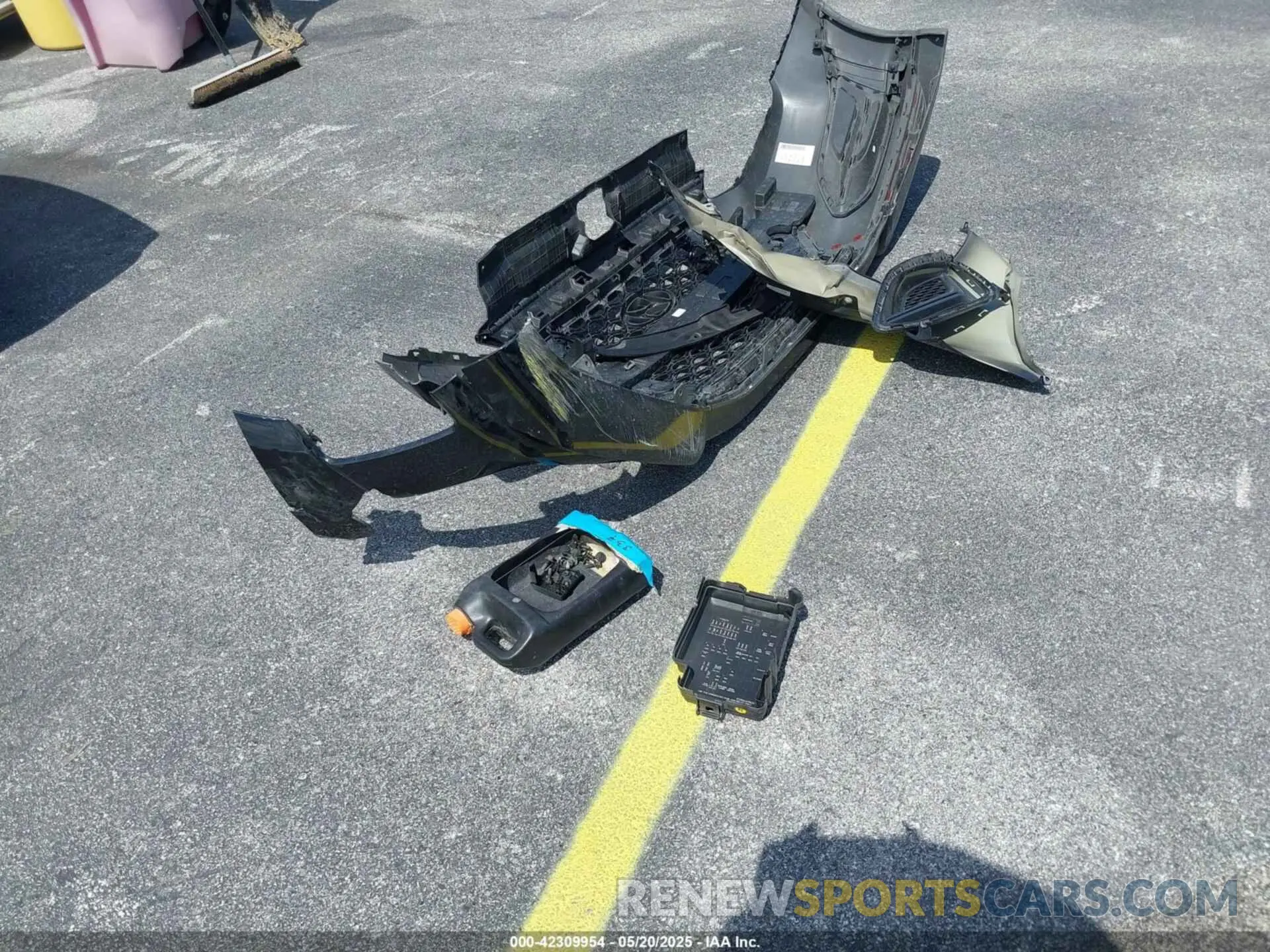 12 Photograph of a damaged car KMHT36AH6KU003049 HYUNDAI VELOSTER 2019