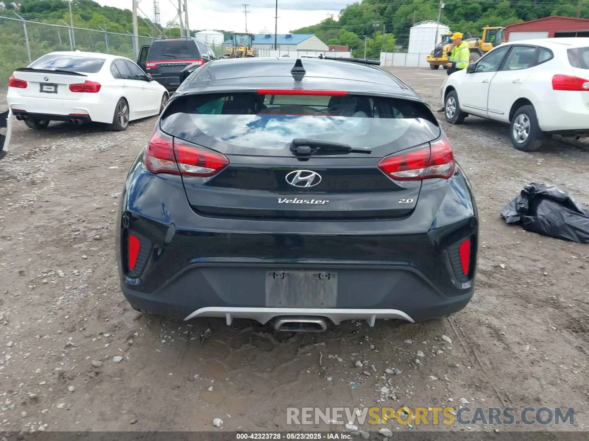 17 Photograph of a damaged car KMHTG6AF0KU006239 HYUNDAI VELOSTER 2019