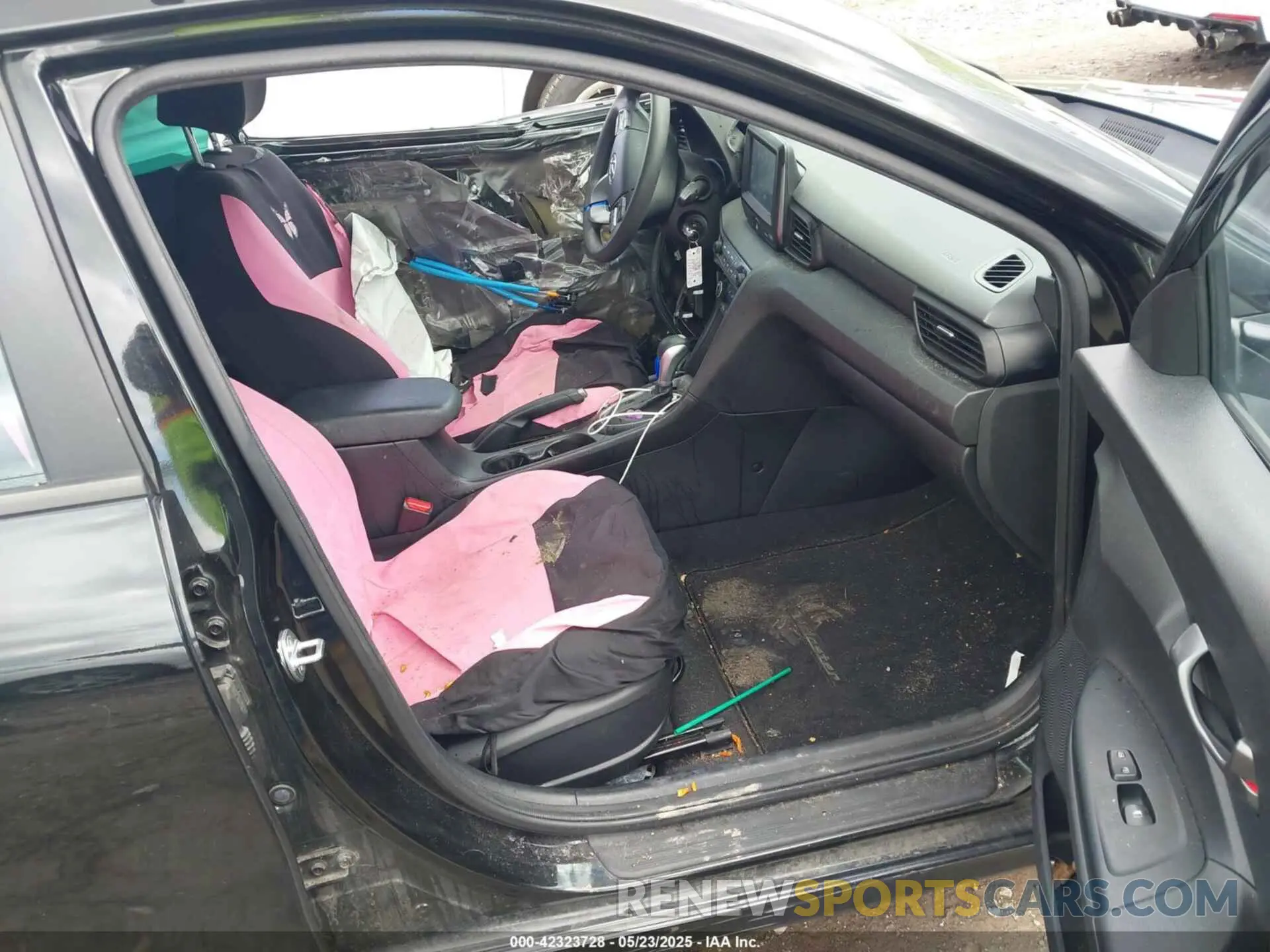 5 Photograph of a damaged car KMHTG6AF0KU006239 HYUNDAI VELOSTER 2019