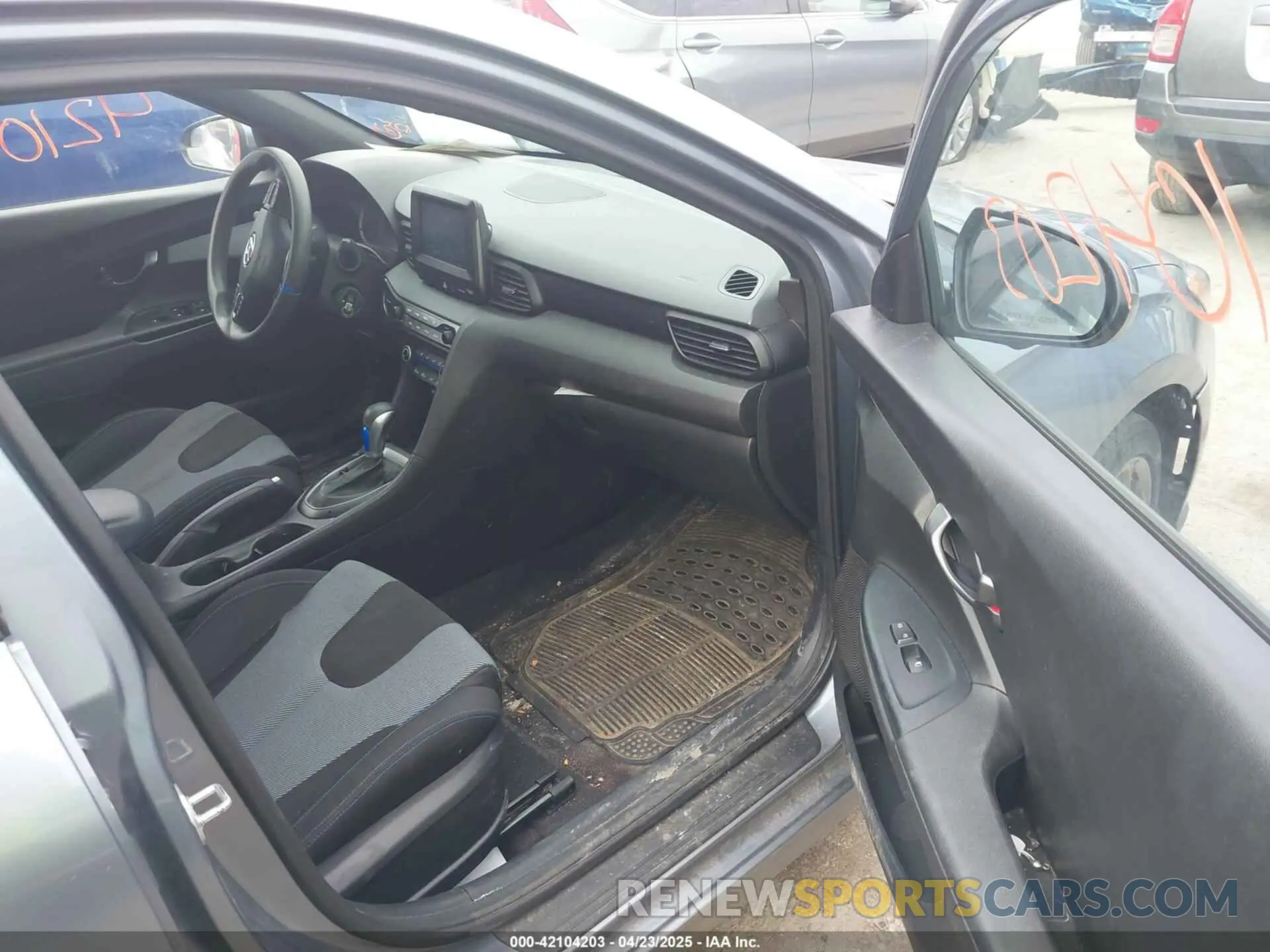 5 Photograph of a damaged car KMHTG6AF0KU017161 HYUNDAI VELOSTER 2019