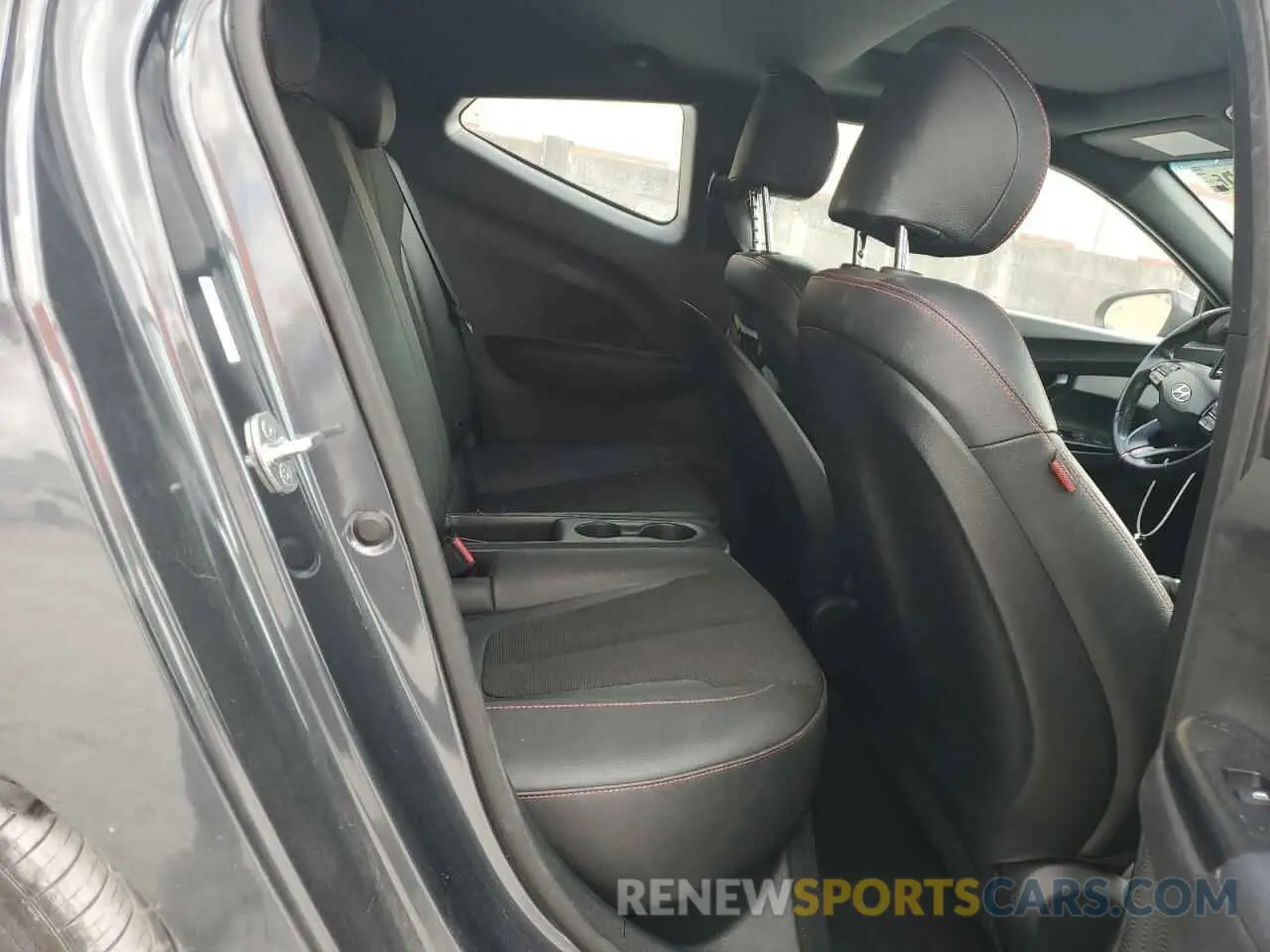 10 Photograph of a damaged car KMHTG6AF4KU005837 HYUNDAI VELOSTER 2019