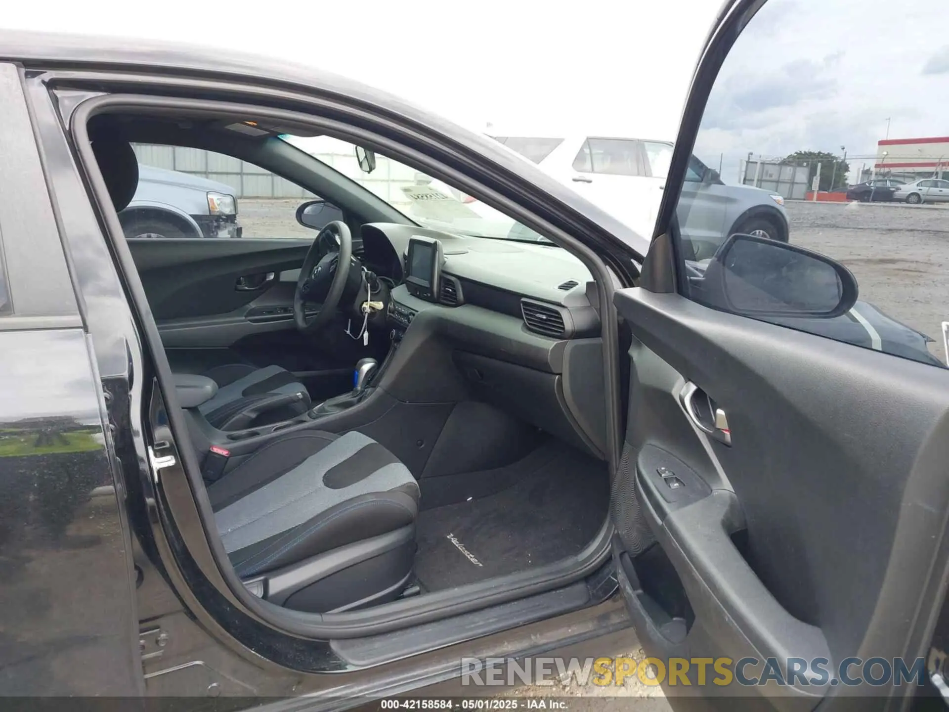 5 Photograph of a damaged car KMHTG6AF4KU010391 HYUNDAI VELOSTER 2019
