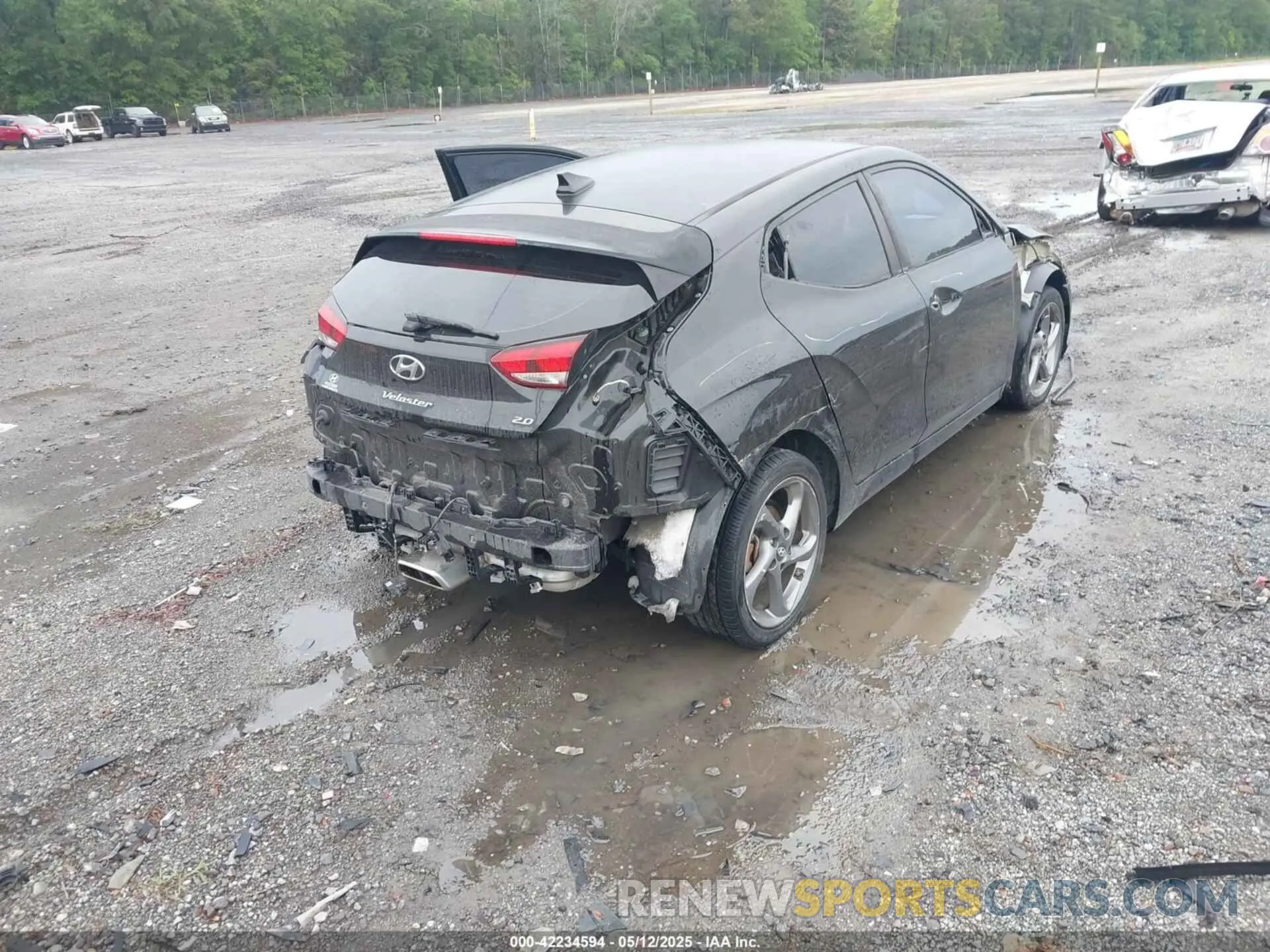 18 Photograph of a damaged car KMHTG6AF7KU003810 HYUNDAI VELOSTER 2019