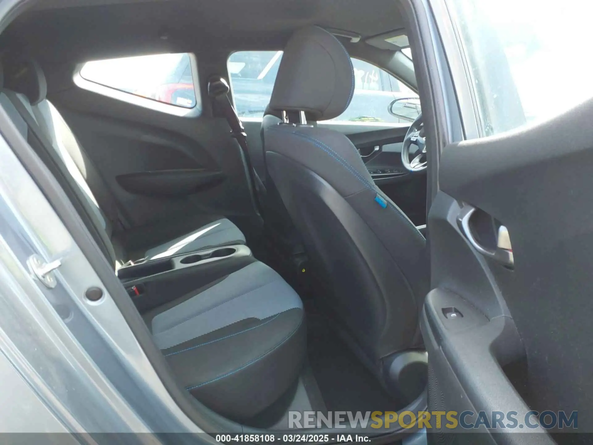 8 Photograph of a damaged car KMHTG6AF8KU010975 HYUNDAI VELOSTER 2019