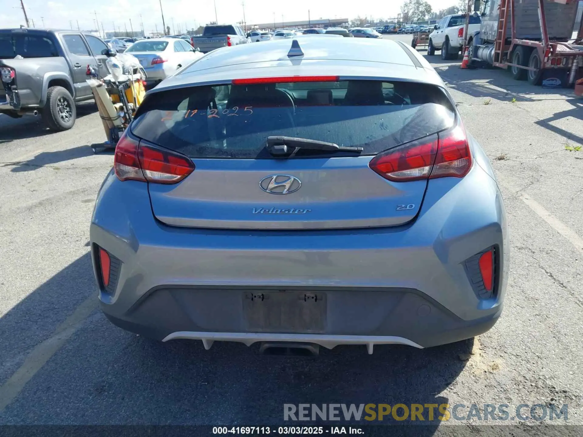17 Photograph of a damaged car KMHTG6AF8KU019854 HYUNDAI VELOSTER 2019