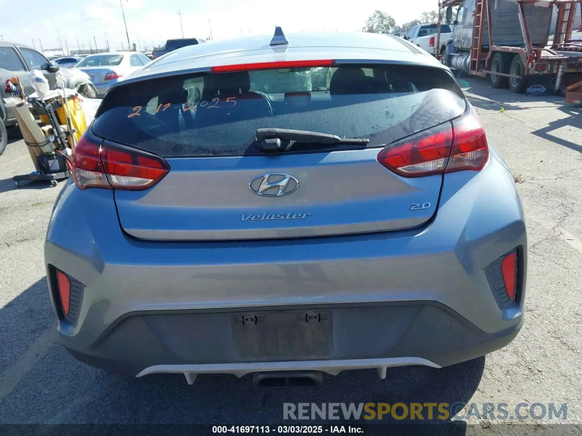 18 Photograph of a damaged car KMHTG6AF8KU019854 HYUNDAI VELOSTER 2019