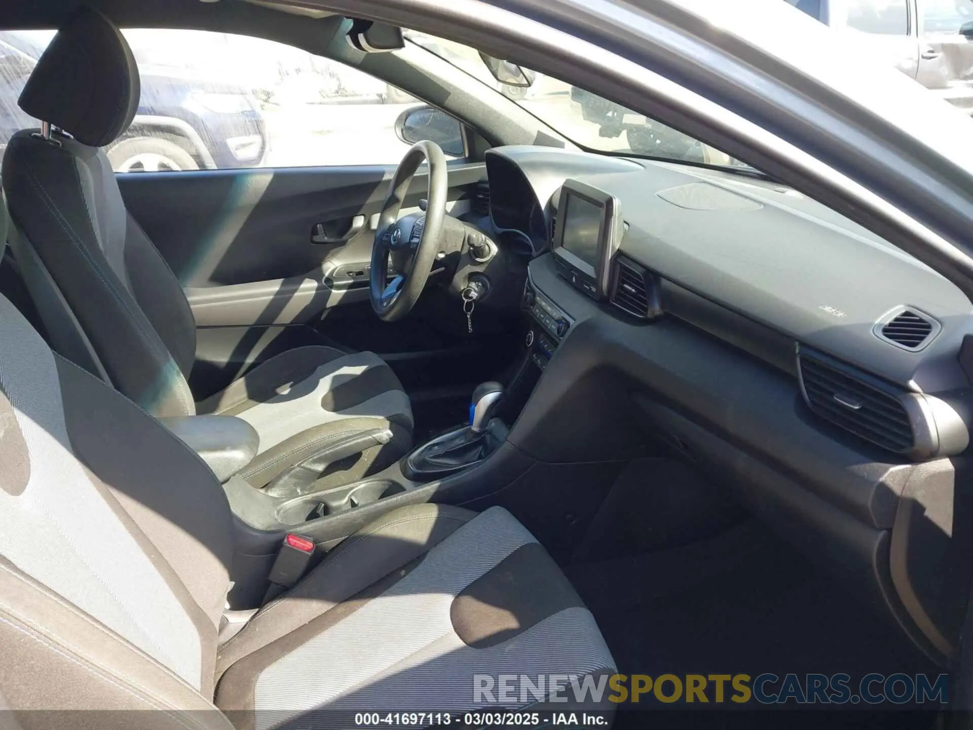 5 Photograph of a damaged car KMHTG6AF8KU019854 HYUNDAI VELOSTER 2019