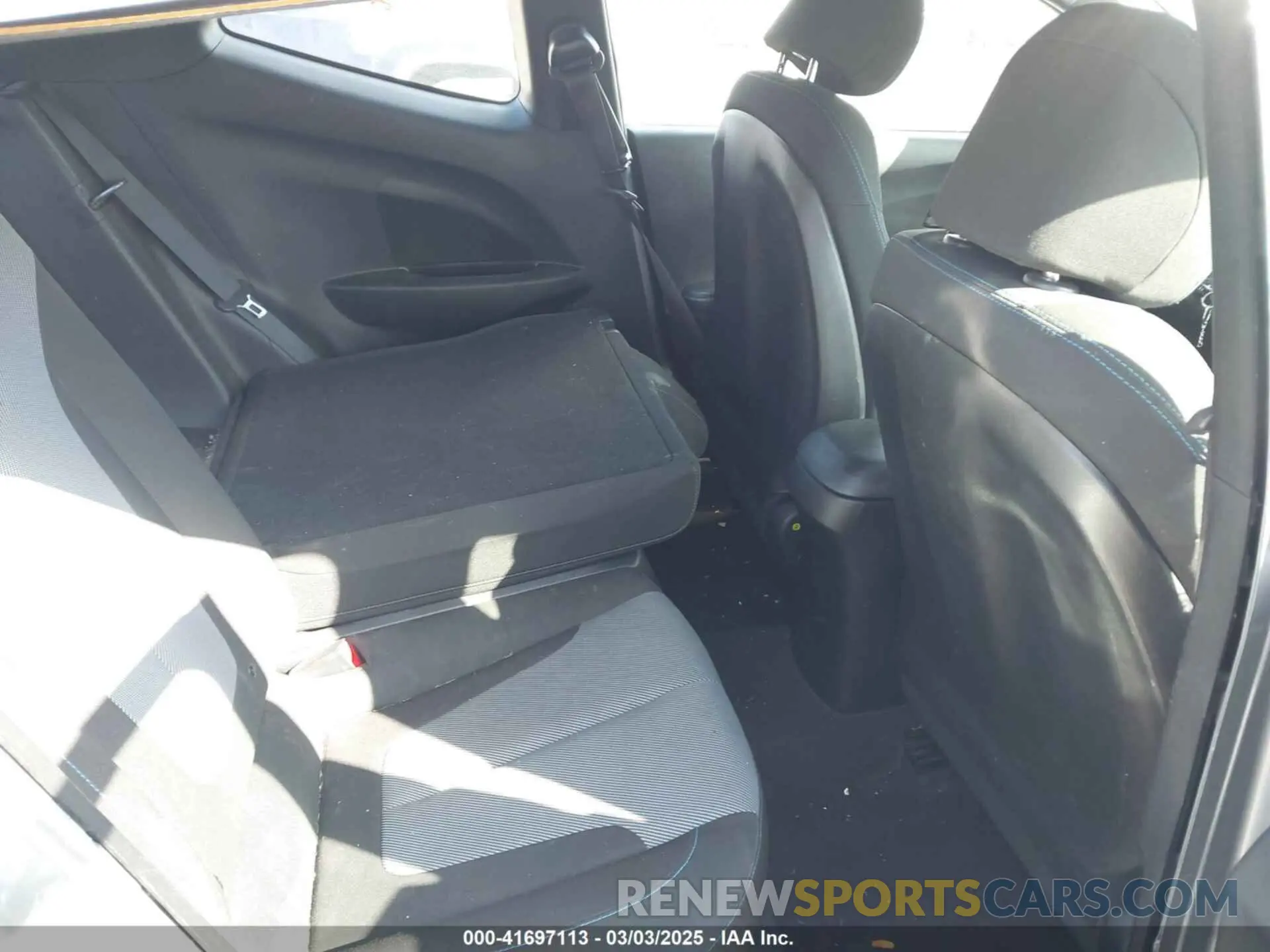 8 Photograph of a damaged car KMHTG6AF8KU019854 HYUNDAI VELOSTER 2019