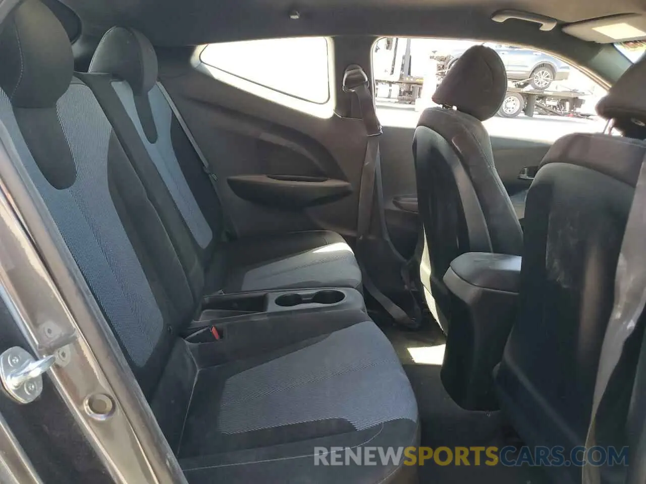 10 Photograph of a damaged car KMHTG6AF8KU019899 HYUNDAI VELOSTER 2019