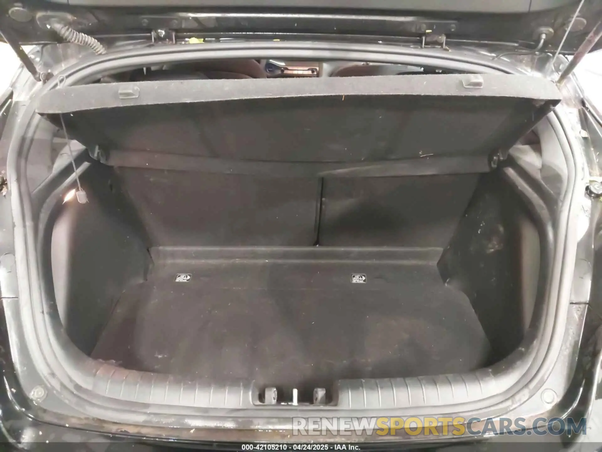17 Photograph of a damaged car KMHTG6AFXKU011920 HYUNDAI VELOSTER 2019