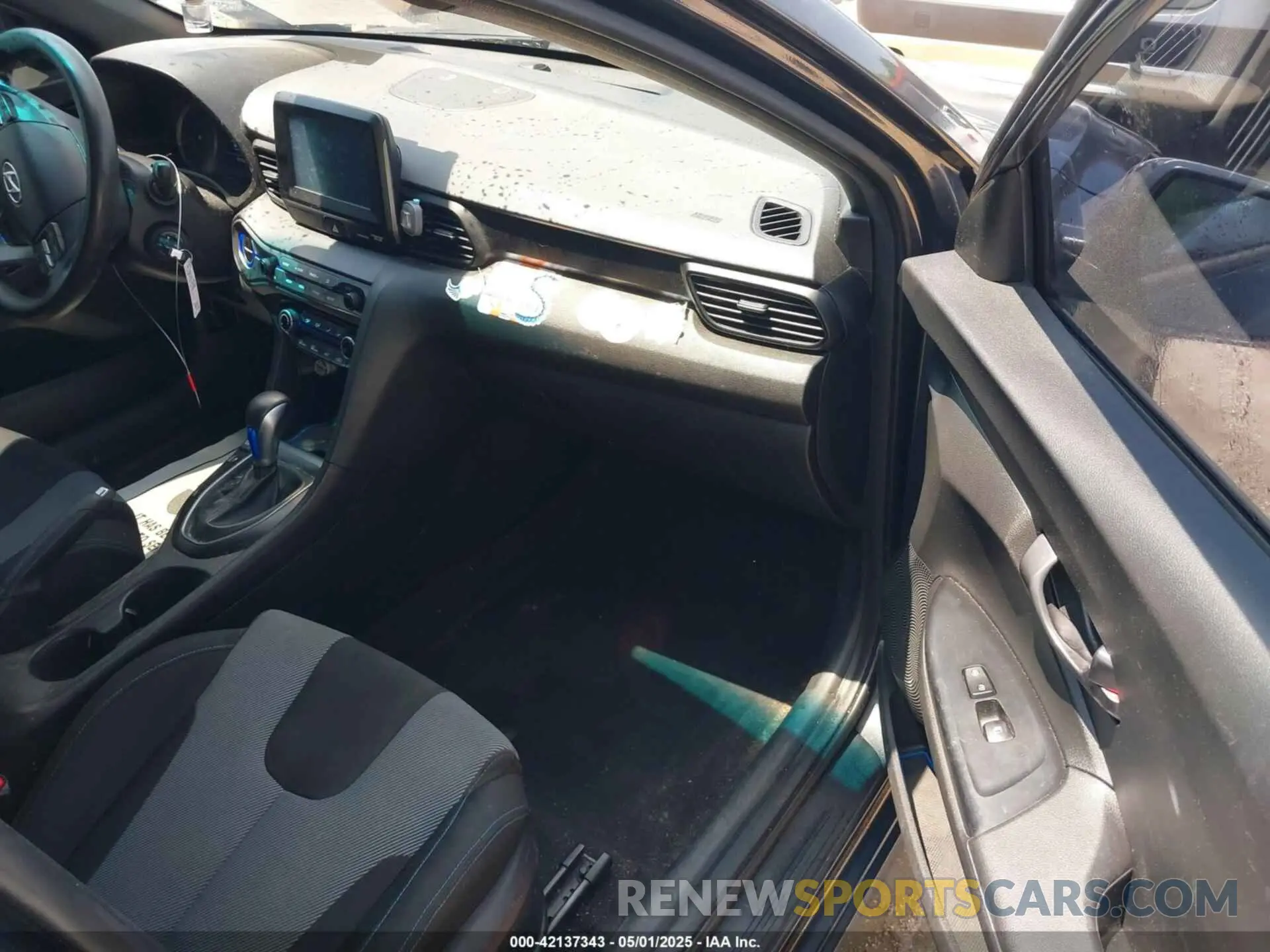5 Photograph of a damaged car KMHTG6AFXKU016745 HYUNDAI VELOSTER 2019