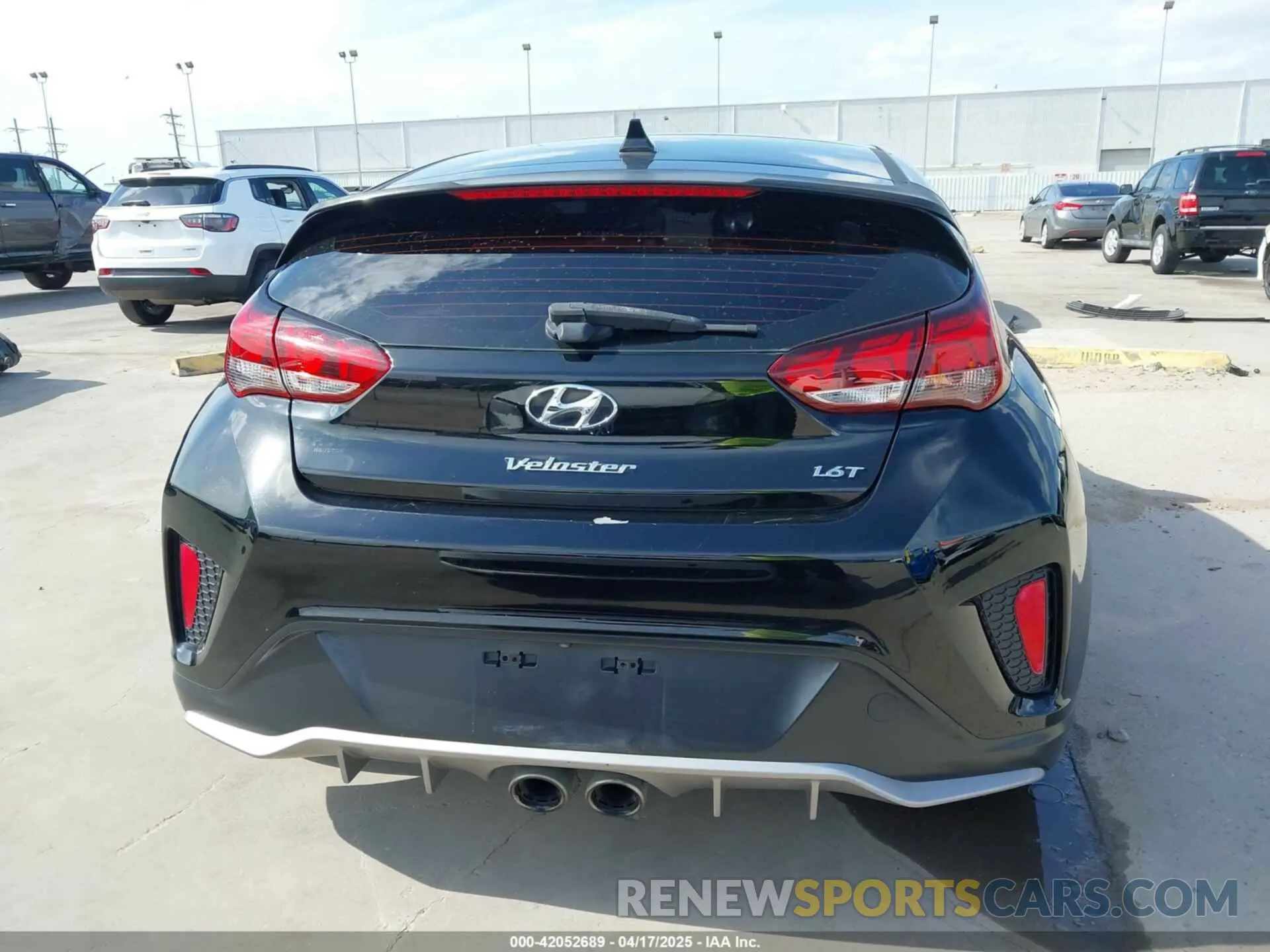 16 Photograph of a damaged car KMHTH6AB1KU006986 HYUNDAI VELOSTER 2019