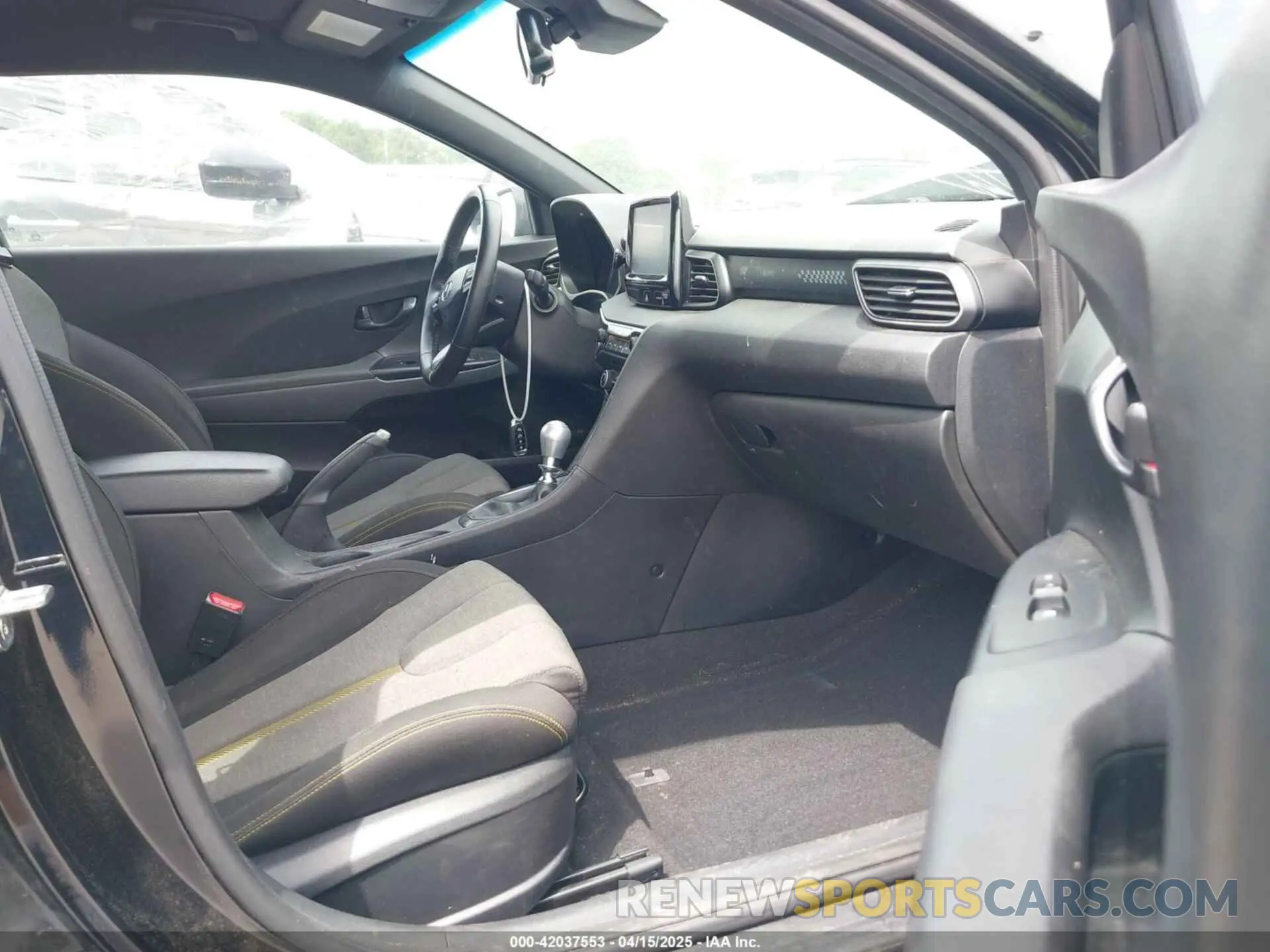 5 Photograph of a damaged car KMHTH6AB4KU011518 HYUNDAI VELOSTER 2019