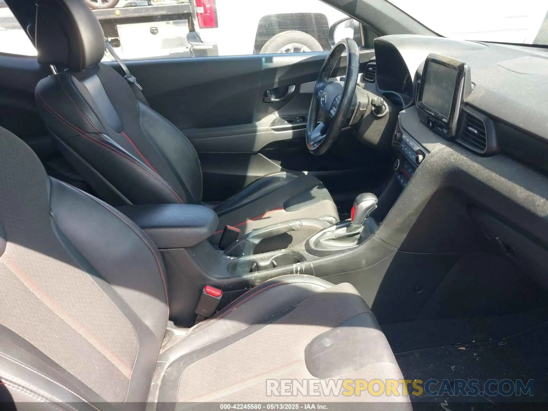 5 Photograph of a damaged car KMHTH6AB5KU010488 HYUNDAI VELOSTER 2019
