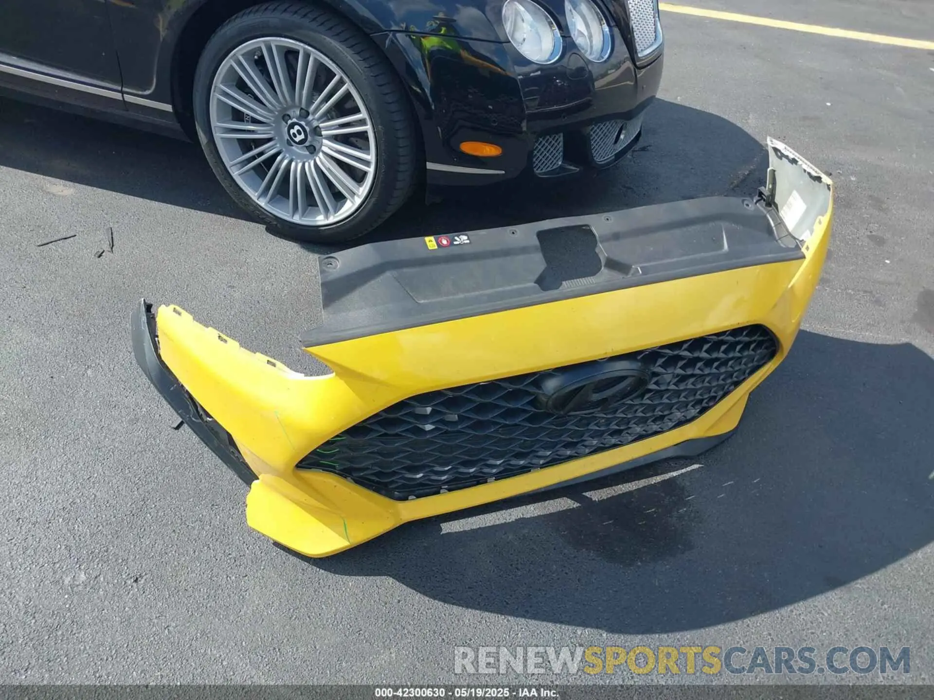 12 Photograph of a damaged car KMHTH6AB8KU005978 HYUNDAI VELOSTER 2019