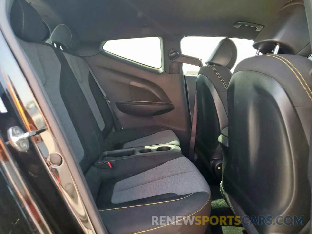 10 Photograph of a damaged car KMHTH6AB8KU016026 HYUNDAI VELOSTER 2019