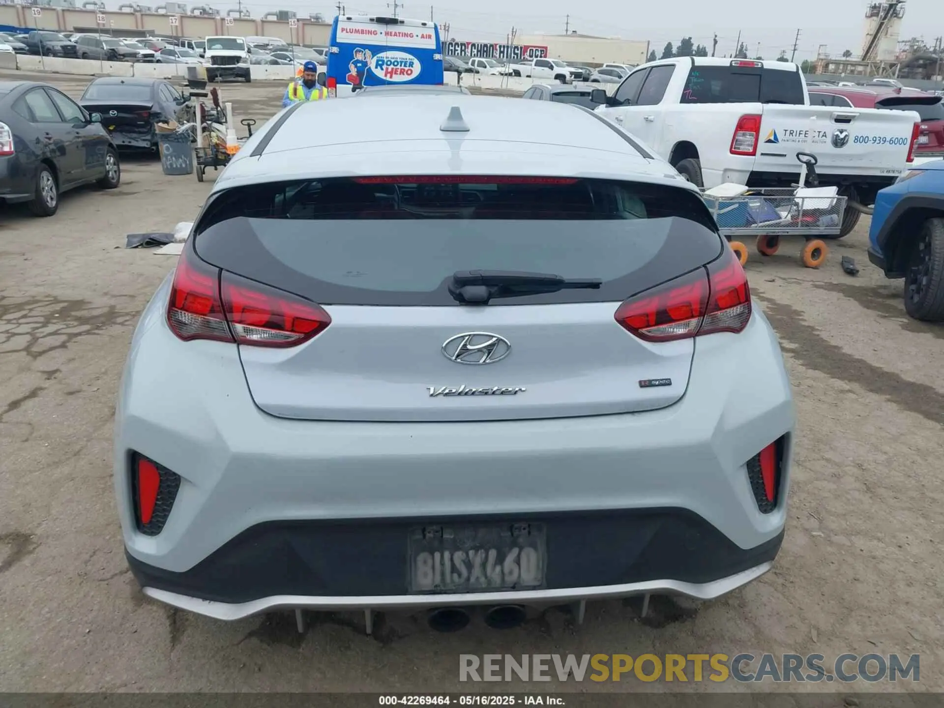 17 Photograph of a damaged car KMHTH6ABXKU007246 HYUNDAI VELOSTER 2019