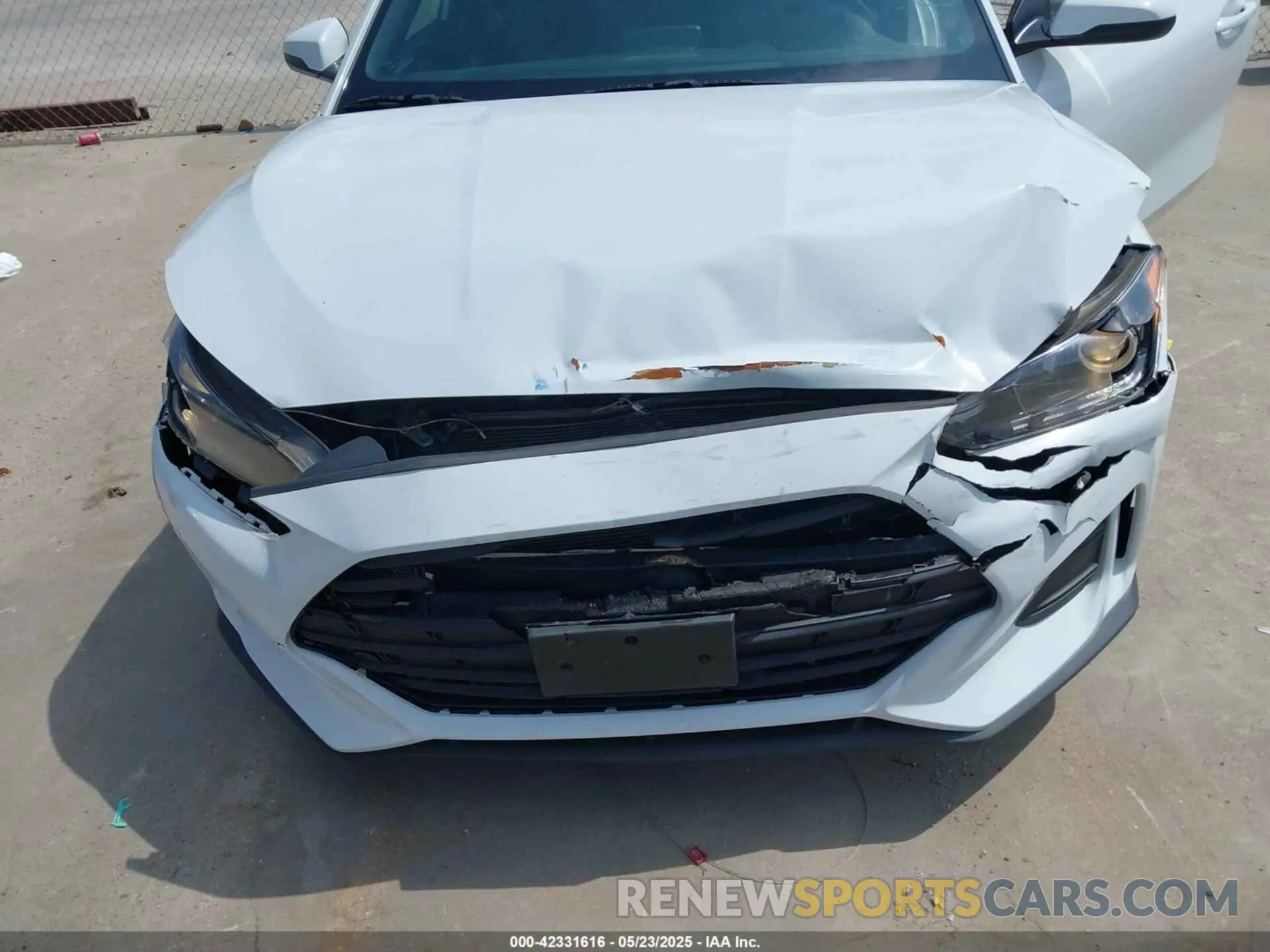6 Photograph of a damaged car KMHTG6AF0LU029621 HYUNDAI VELOSTER 2020