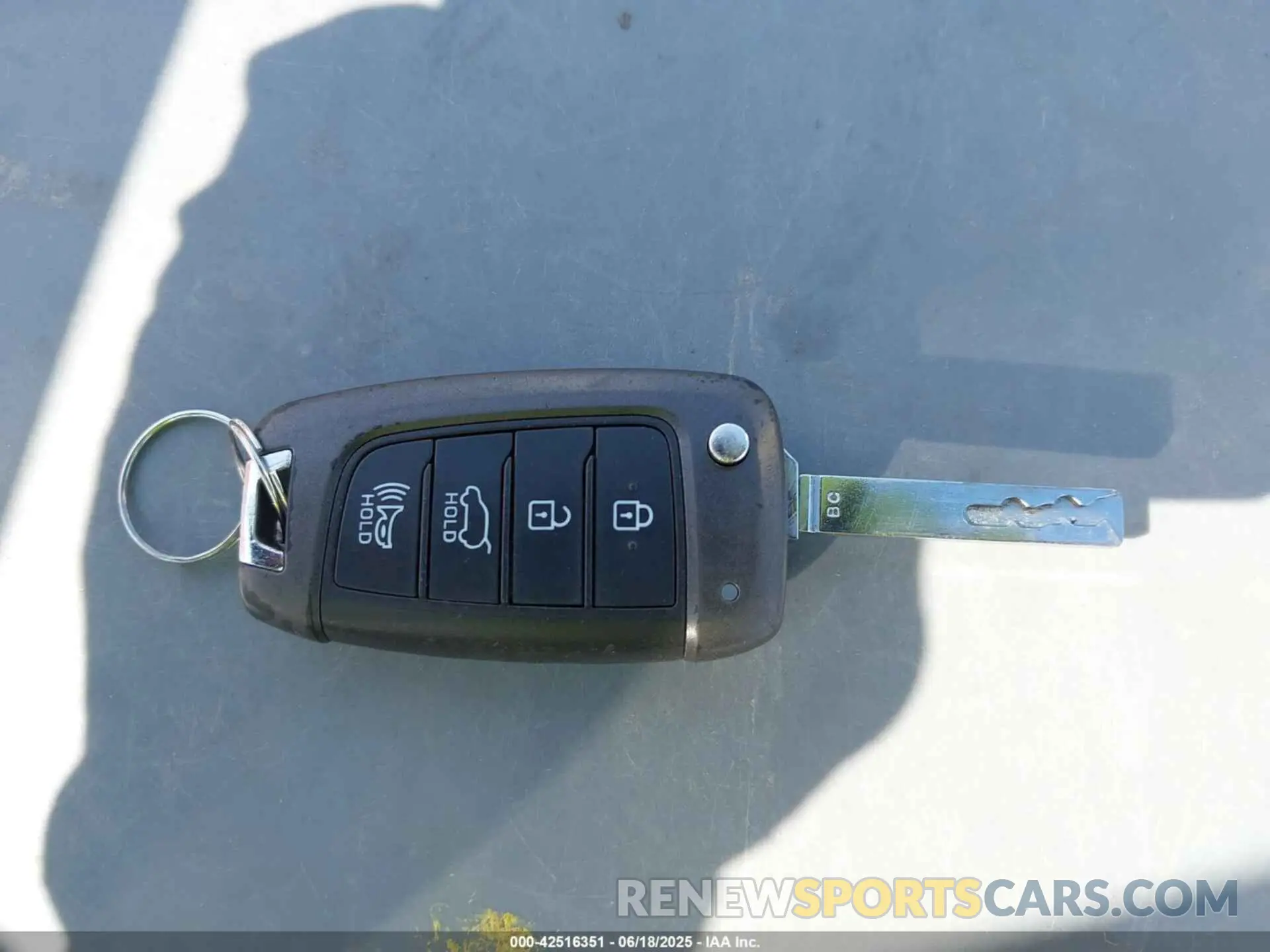 11 Photograph of a damaged car KMHTG6AF5LU020784 HYUNDAI VELOSTER 2020