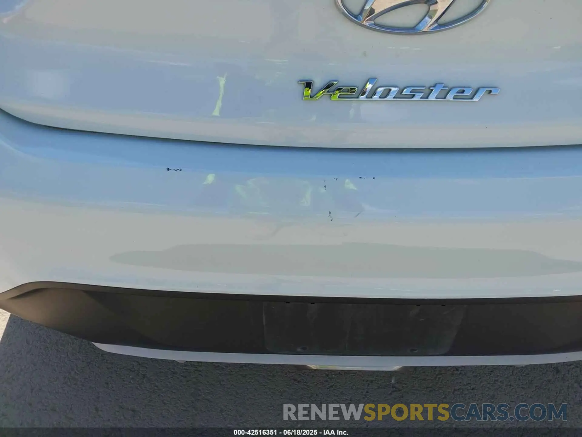18 Photograph of a damaged car KMHTG6AF5LU020784 HYUNDAI VELOSTER 2020