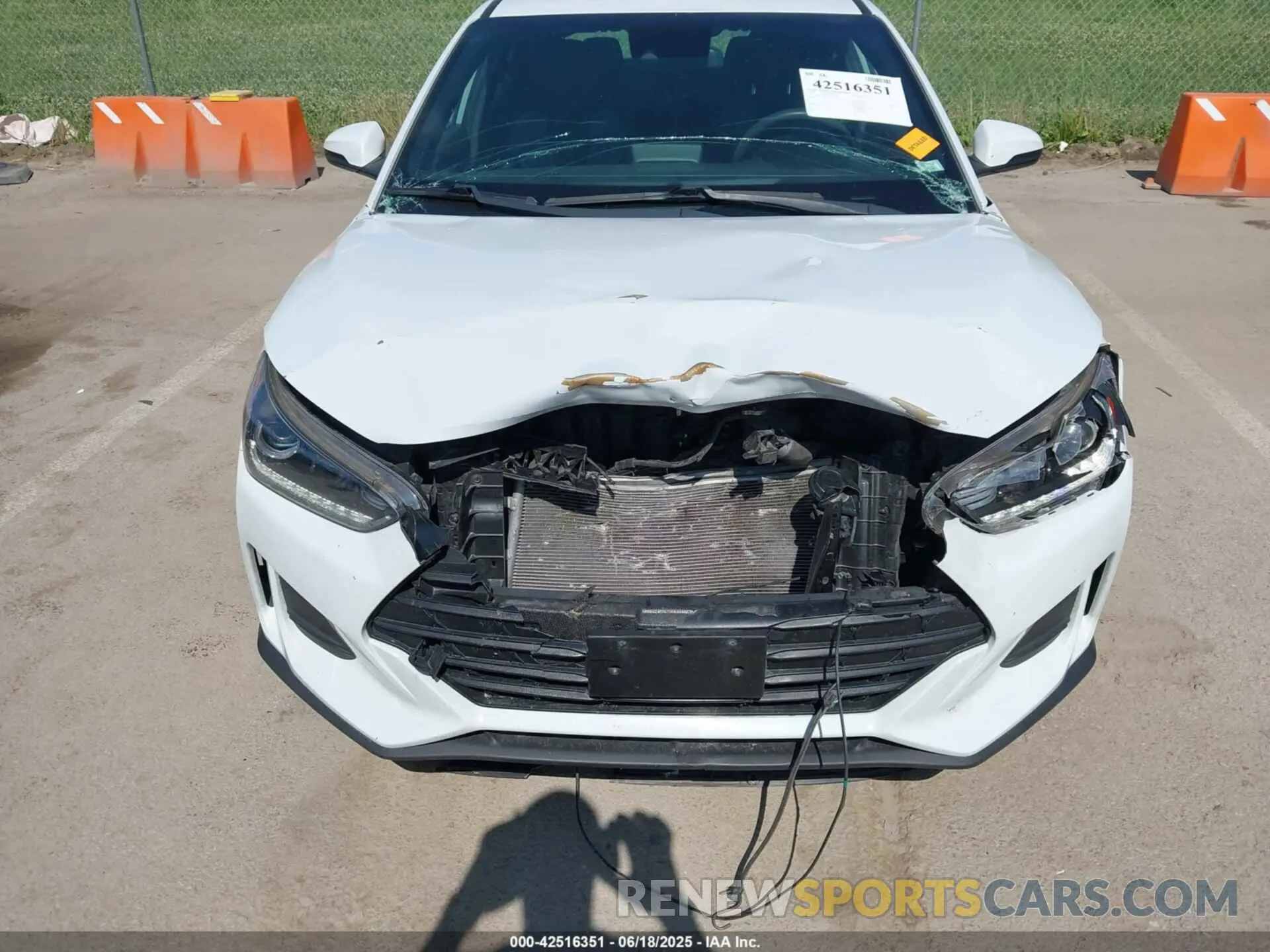 6 Photograph of a damaged car KMHTG6AF5LU020784 HYUNDAI VELOSTER 2020